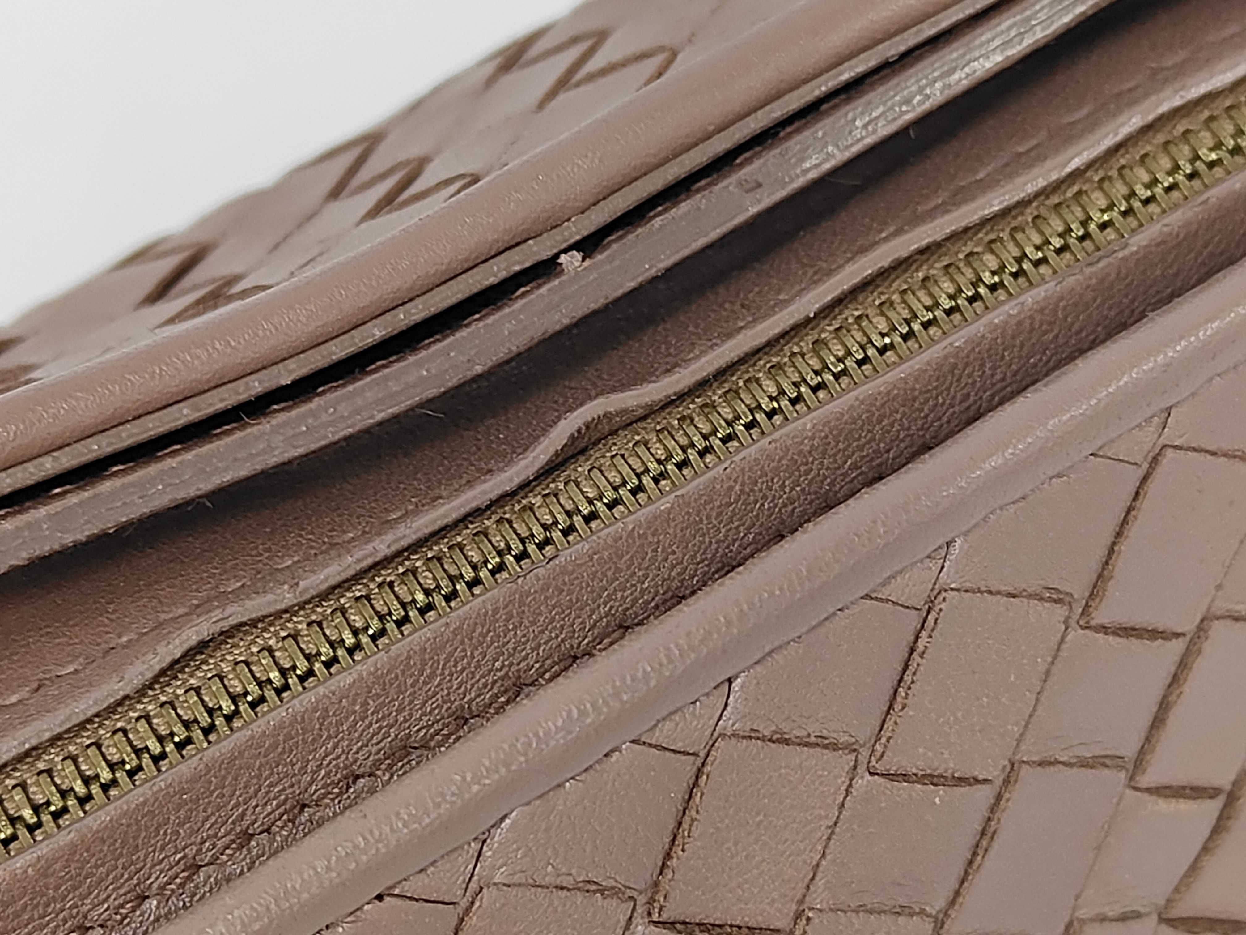 Intrecciato Leather Shoulder Bag Brown Shoulder Bag — view 8