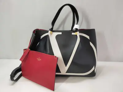 ID- Garavani VLogo Escape 35 Leather Black Totebag GHW Tote Bag
