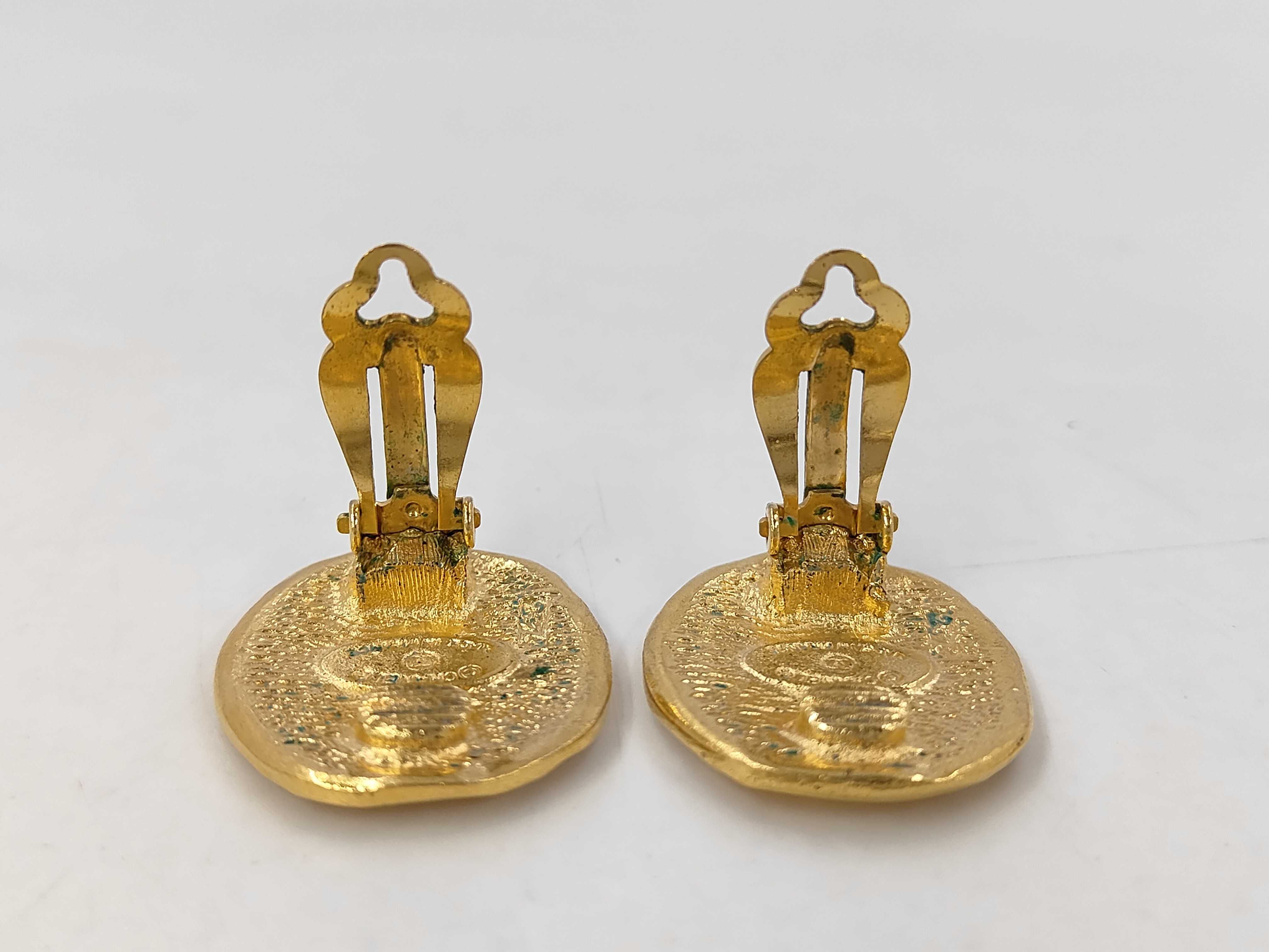 Cambon Chanel Oval Cambon Plate Gold Yg Earrings — view 2