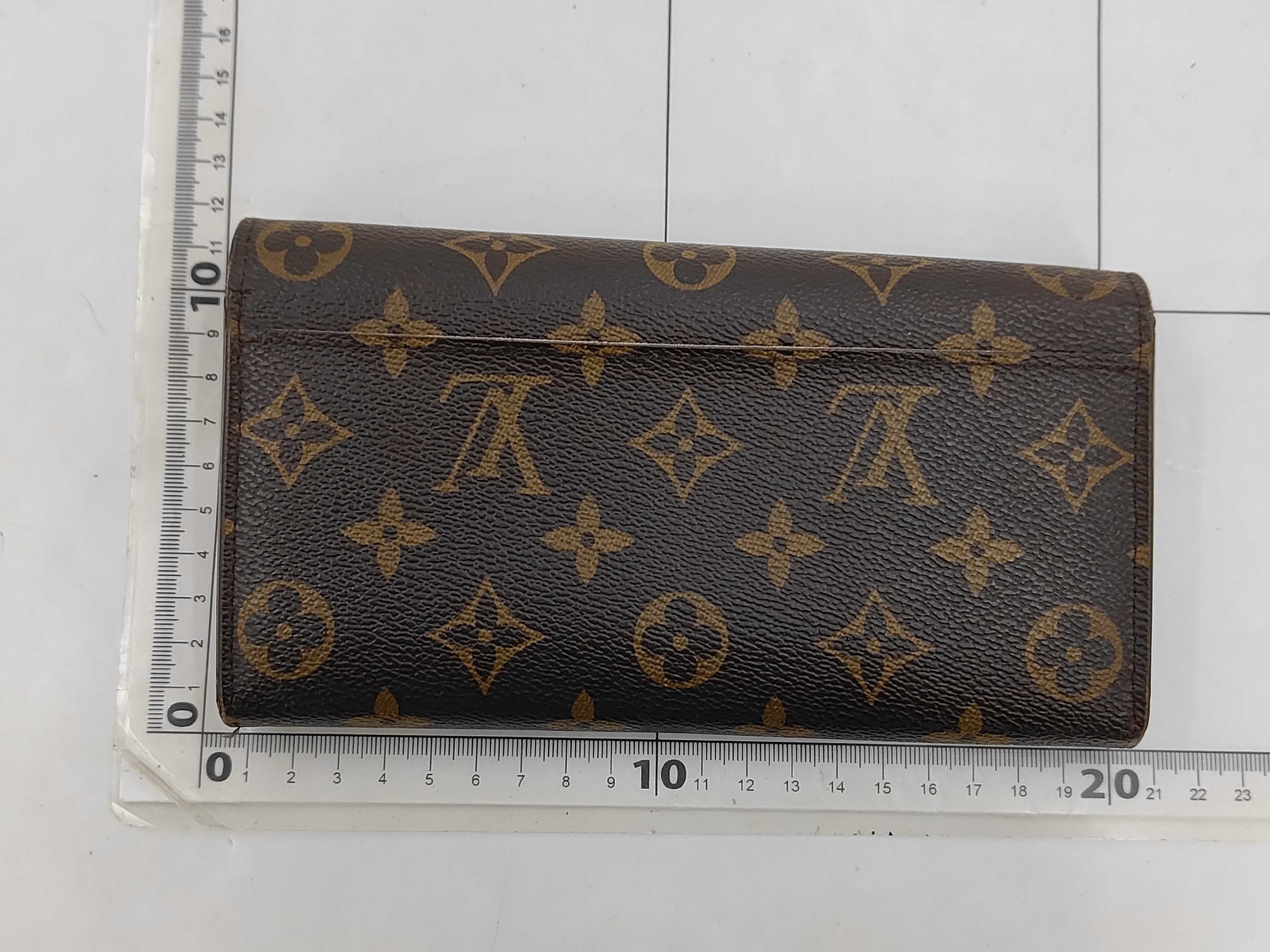 Sarah Wallet — view 2