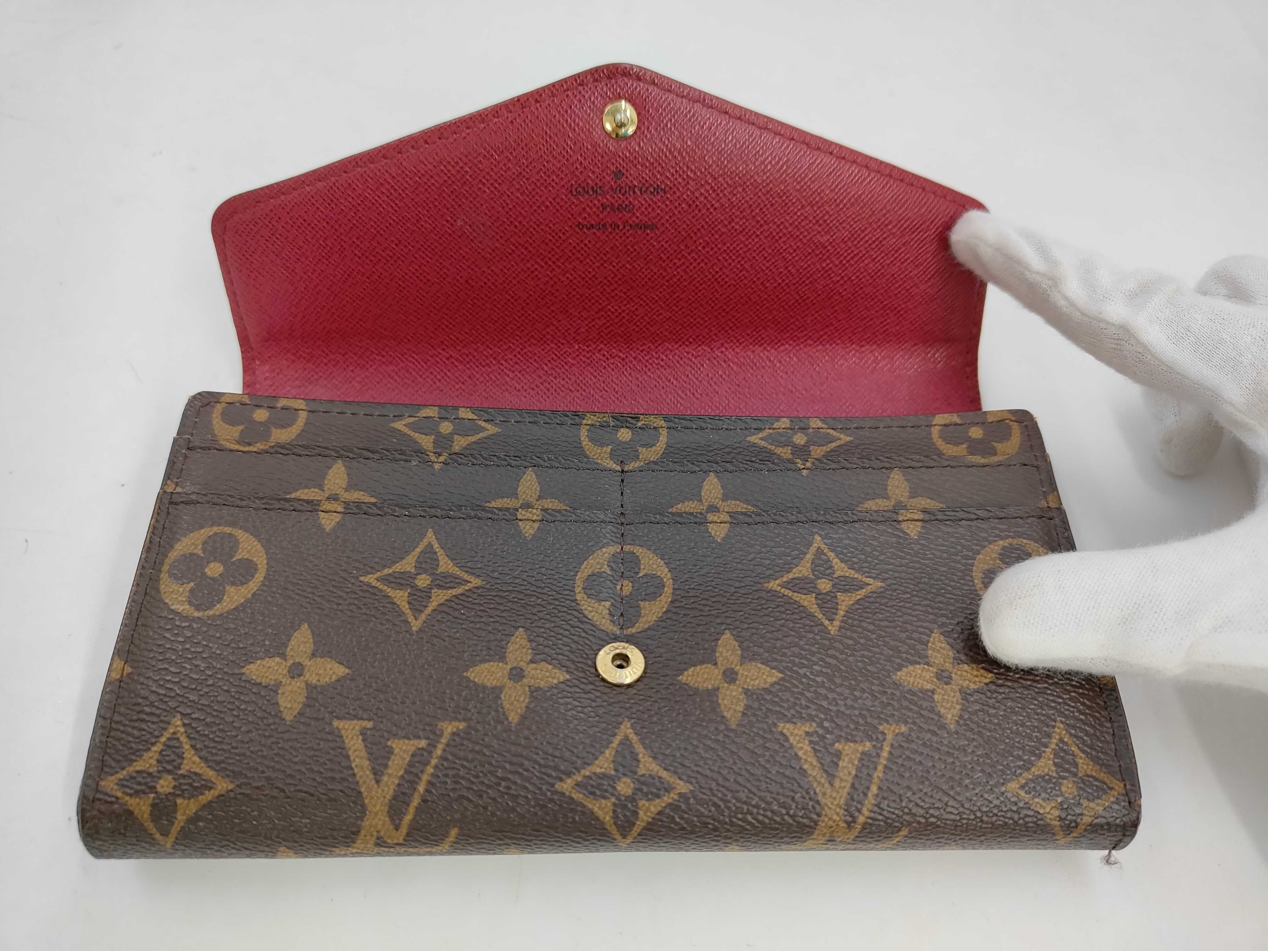 Sarah Wallet — view 4