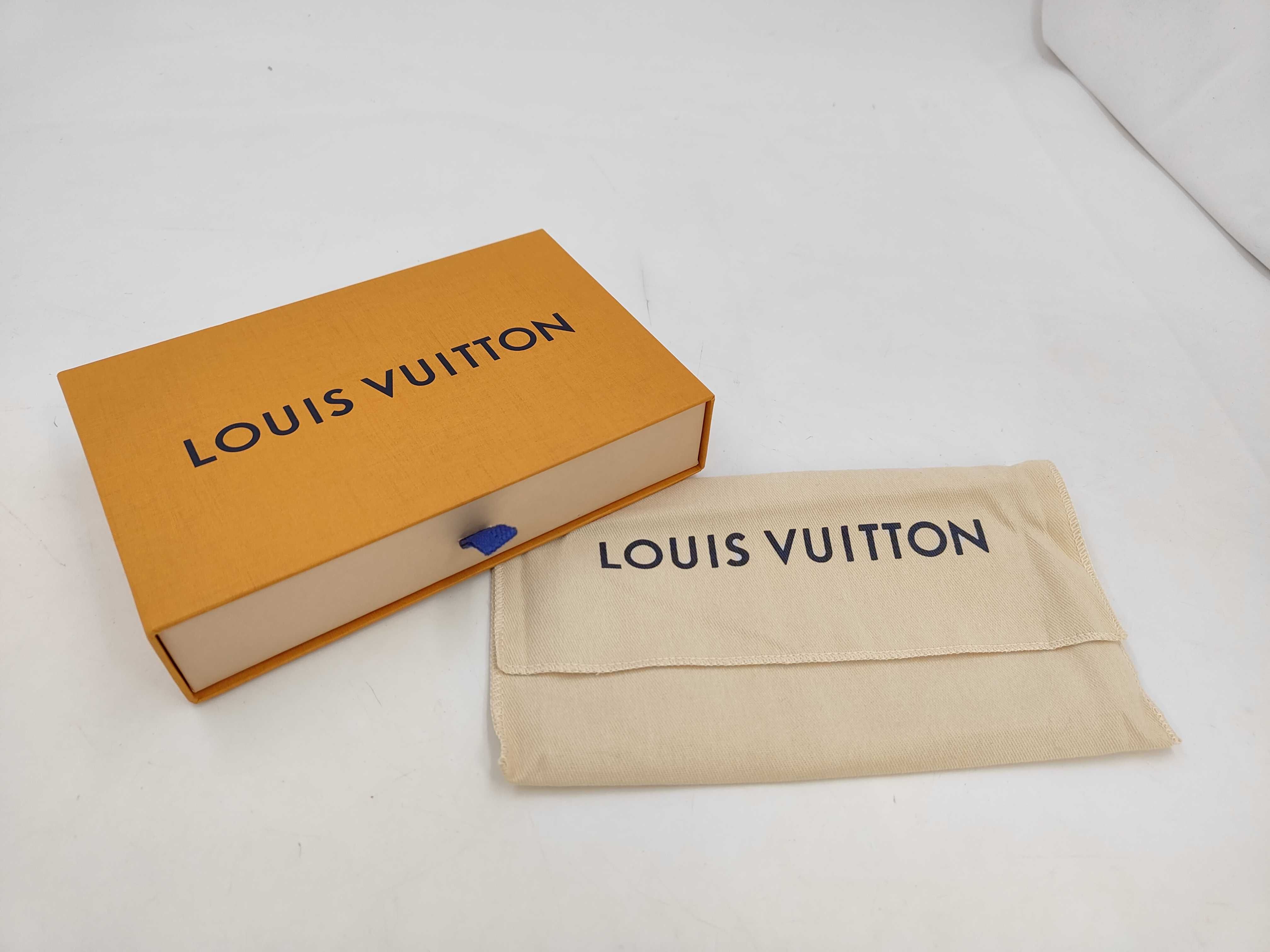 Sarah Wallet — view 10