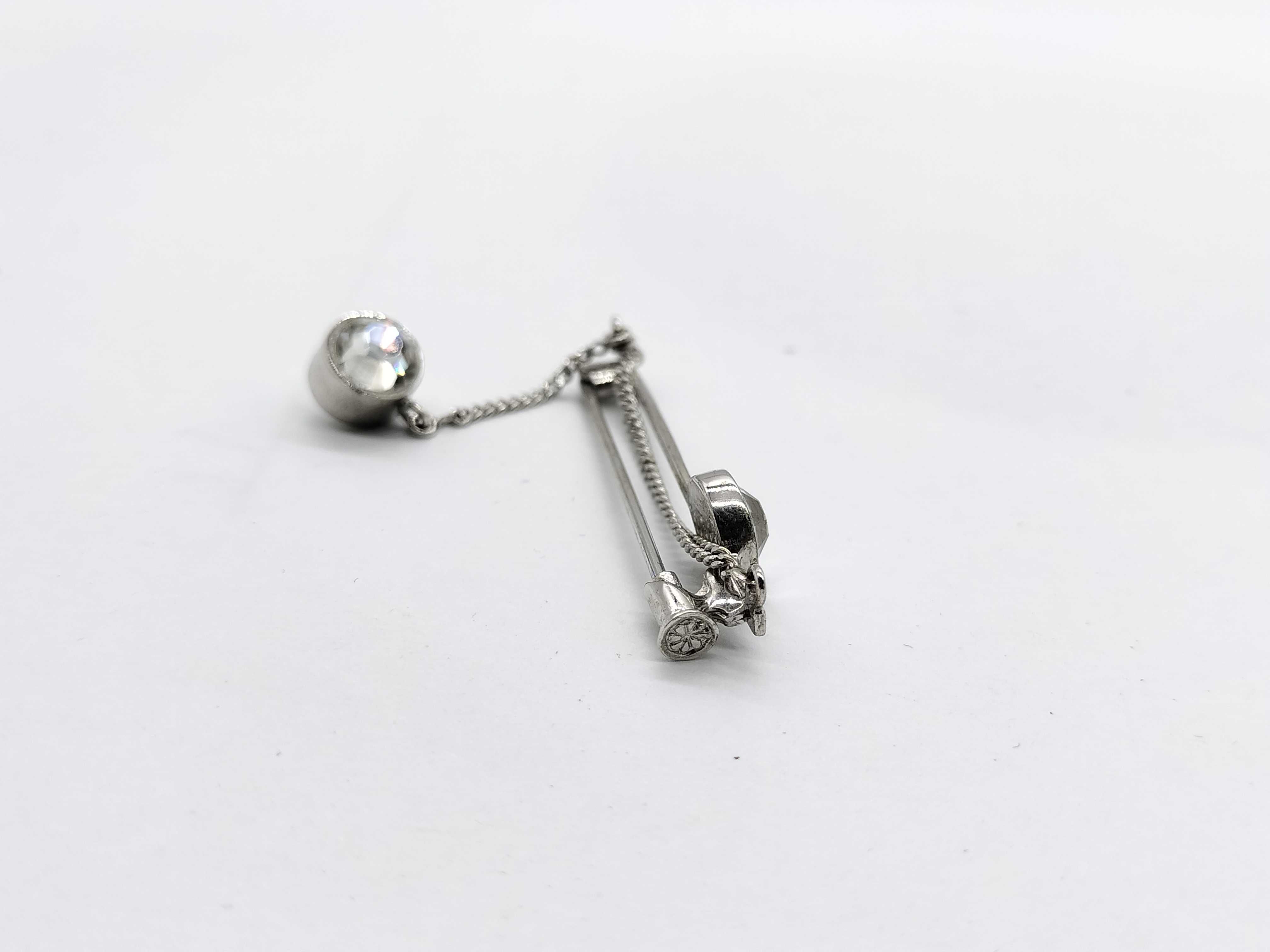 brooch — view 4