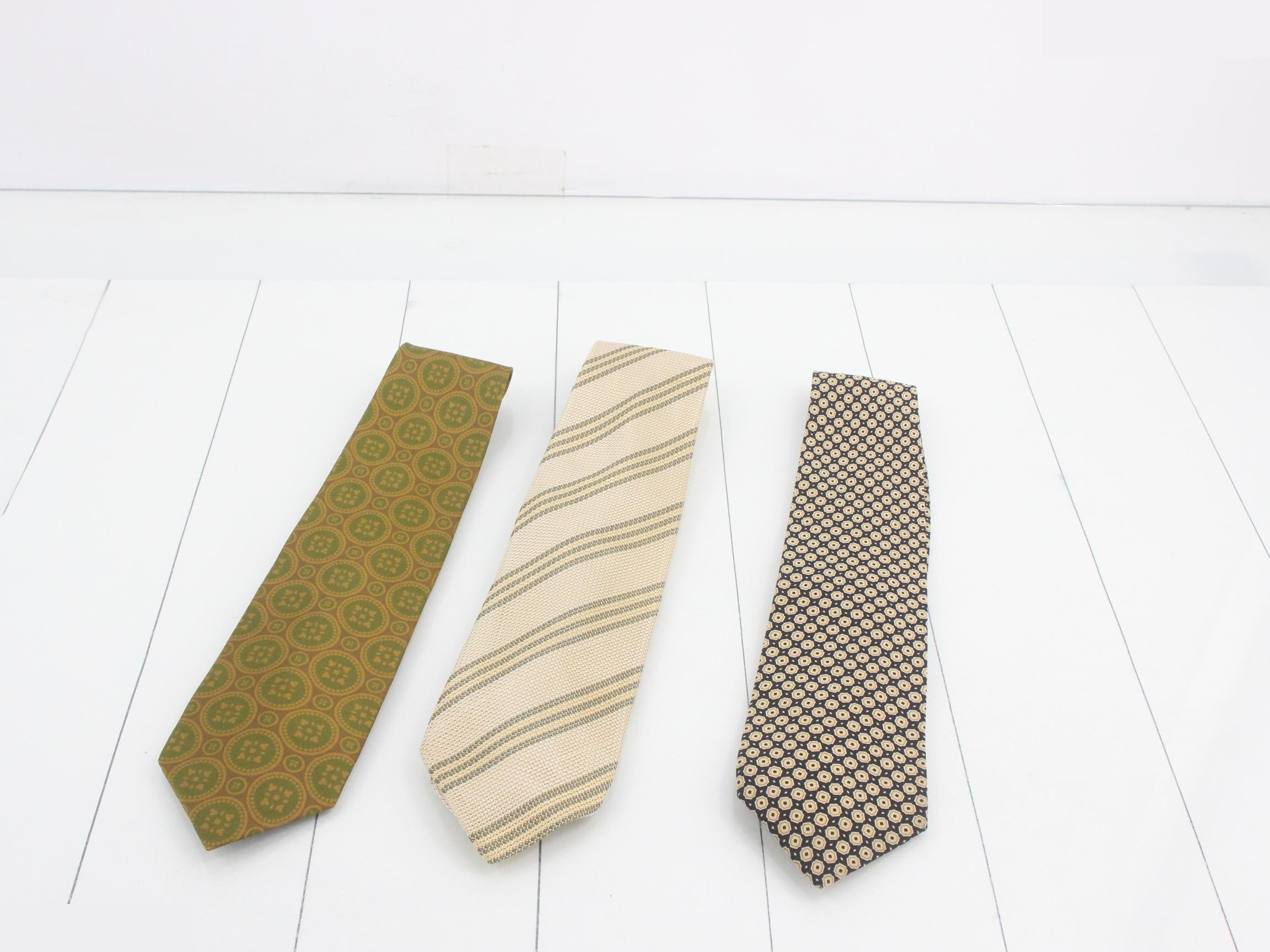 Other lines: Small items, accessories, ties — view 2