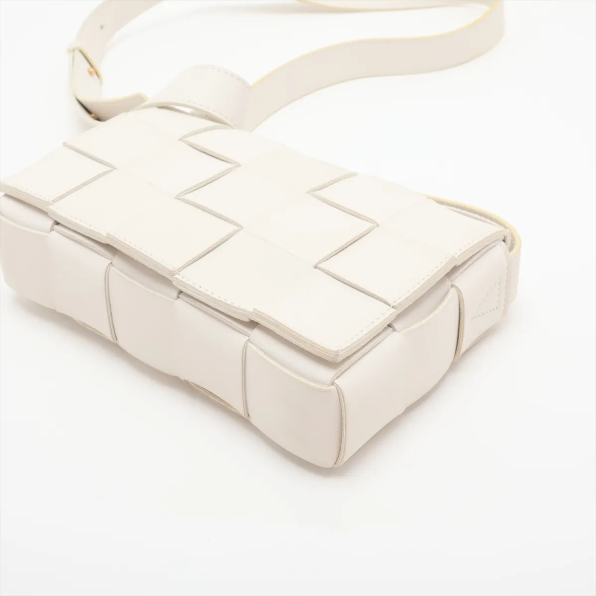 Maxi Intrecciato Cassette Leather Shoulder Bag, White — view 3