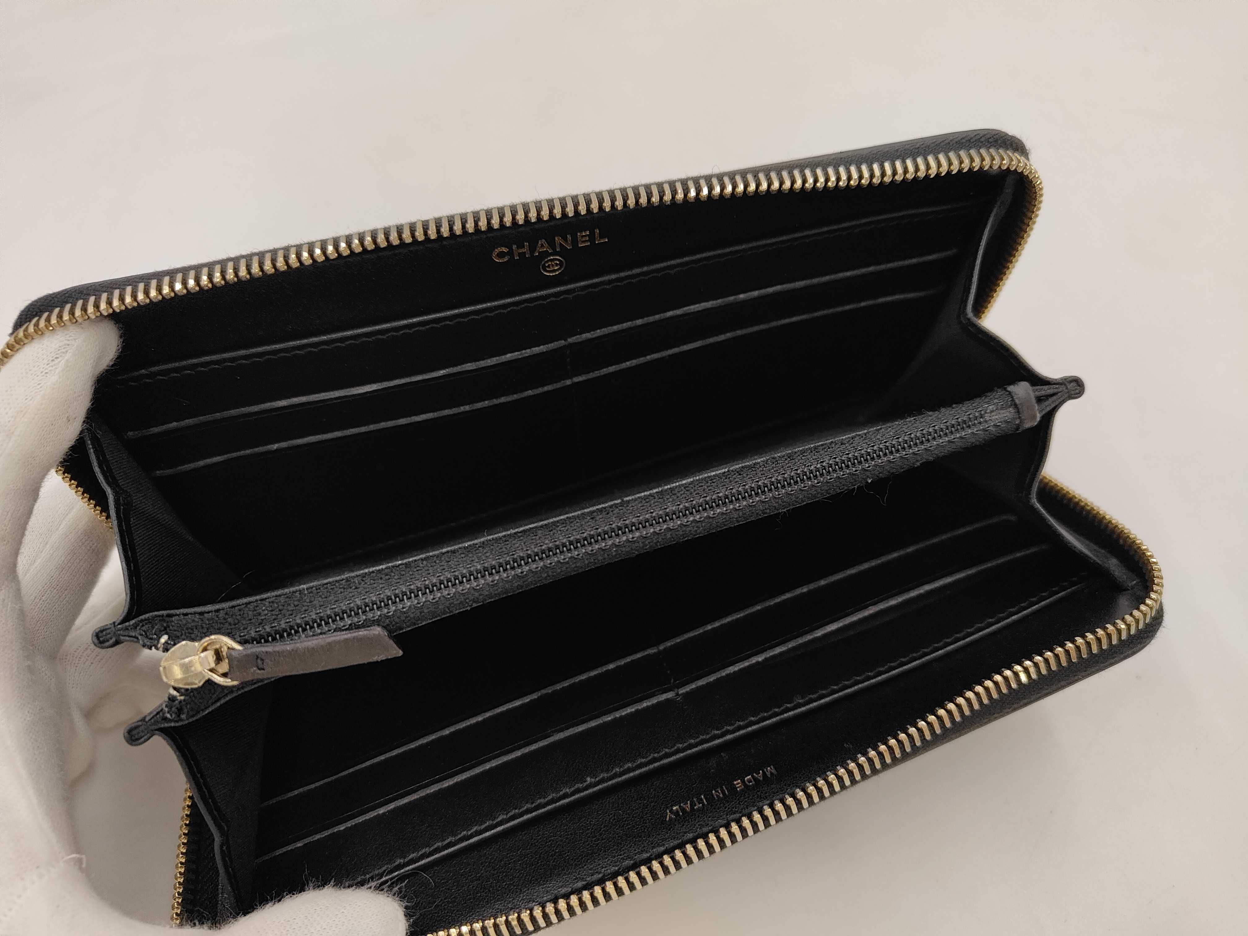 CC Filigree Matelassé Caviar Skin Round Zip Wallet — view 4