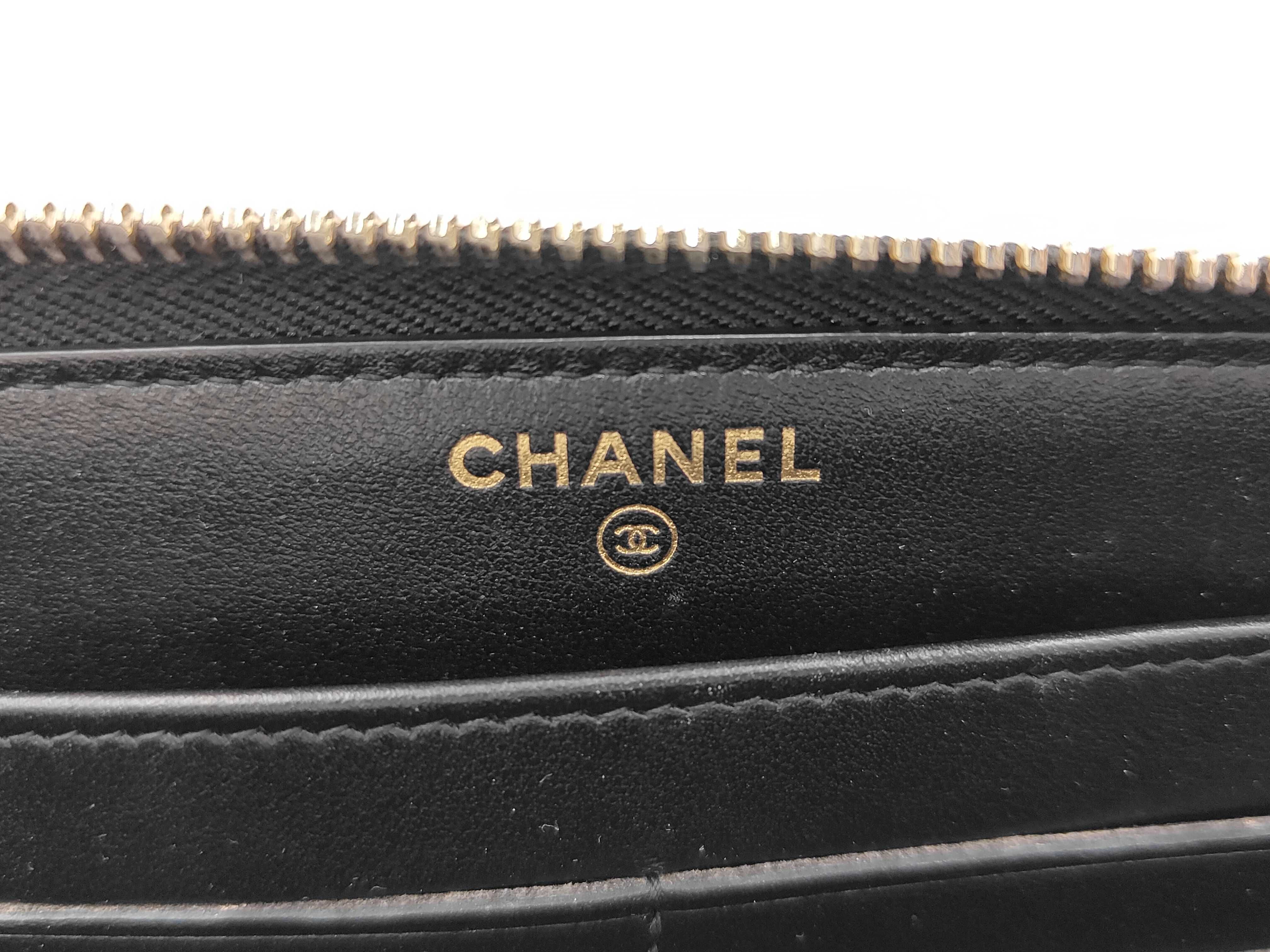 CC Filigree Matelassé Caviar Skin Round Zip Wallet — view 5