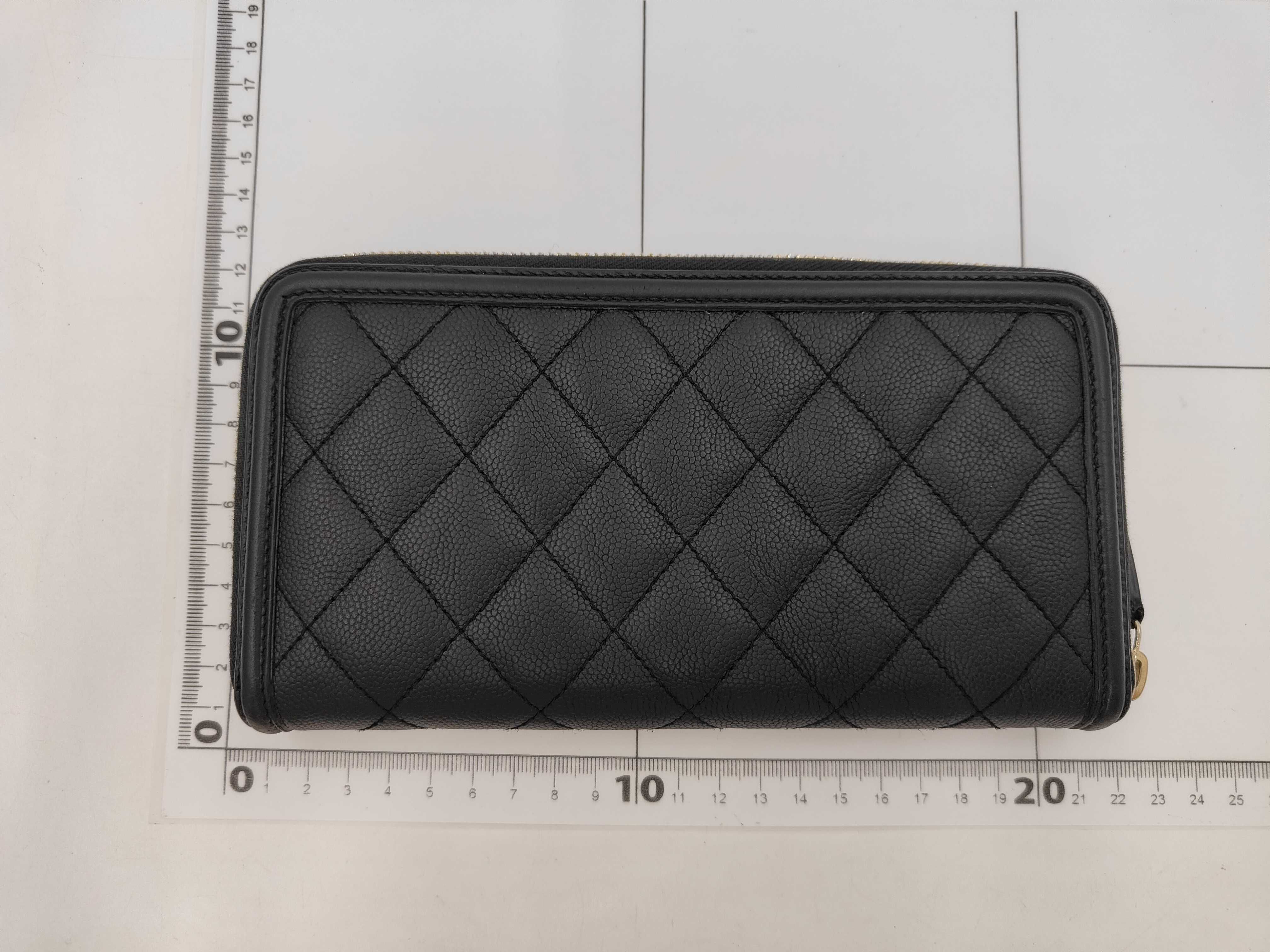 CC Filigree Matelassé Caviar Skin Round Zip Wallet — view 9