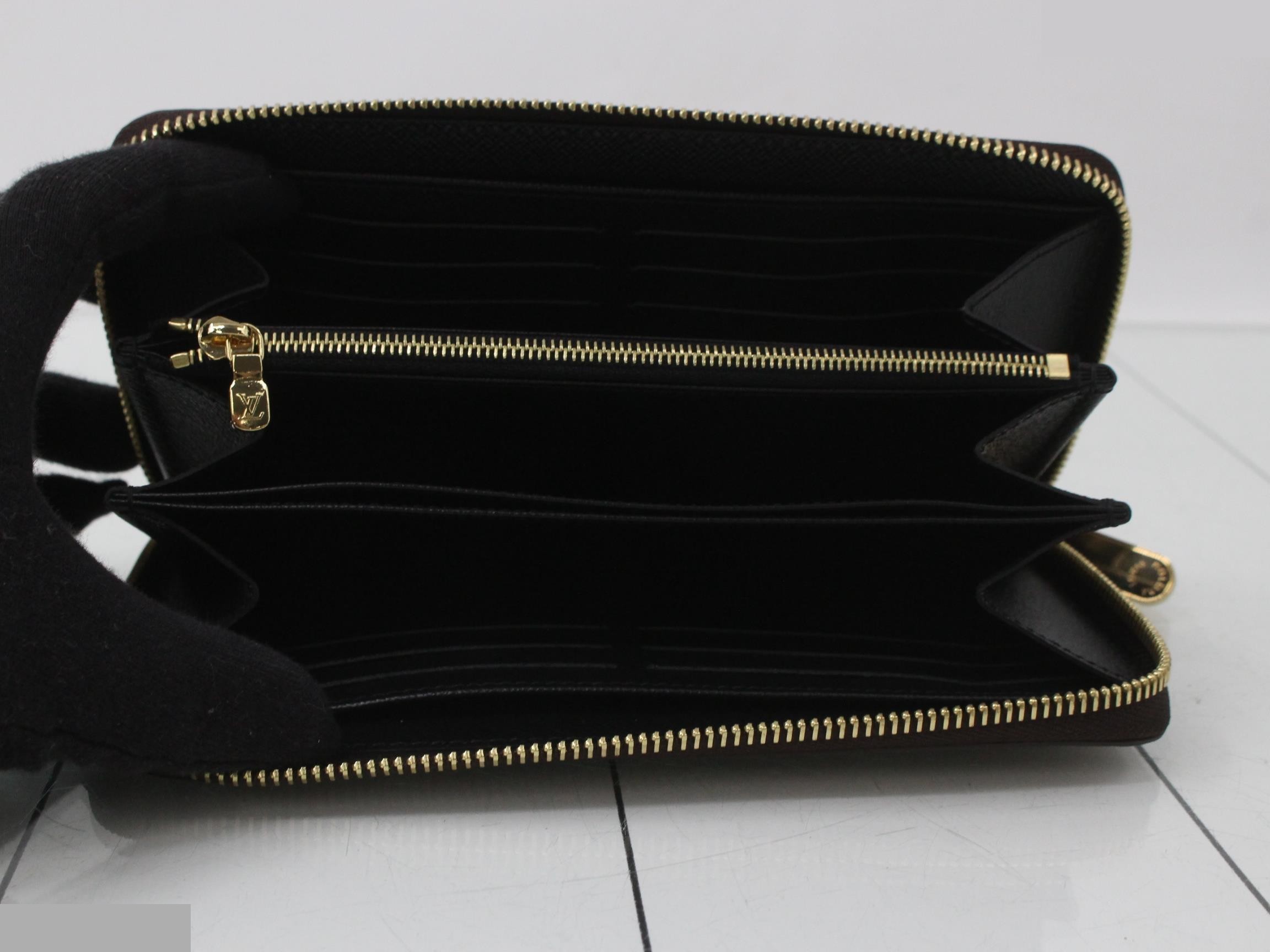 Zippy Wallet M82444, Unused, Retail Price ¥122,100 — view 4