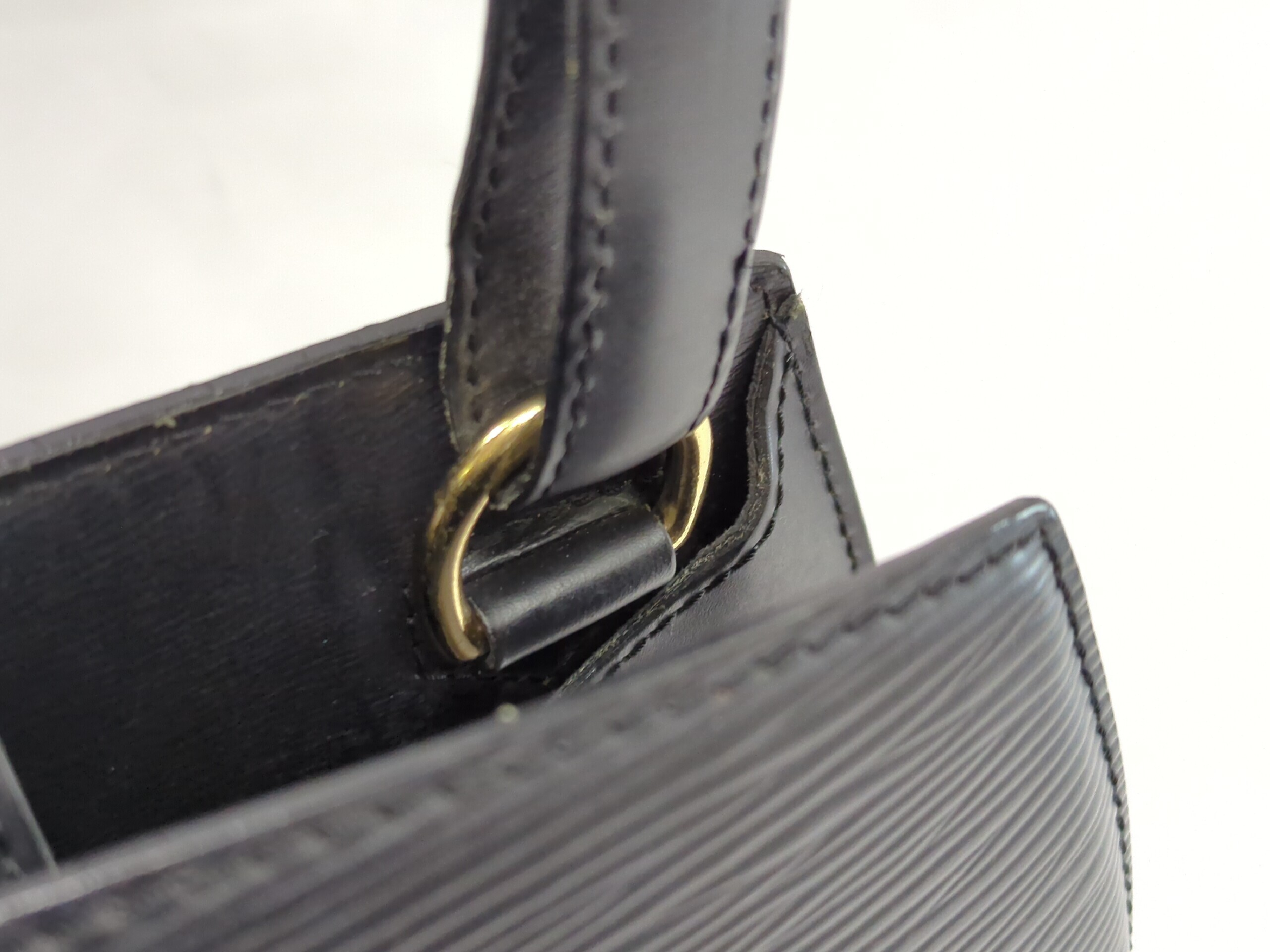 Epi Cluny Shoulder Bag — view 8