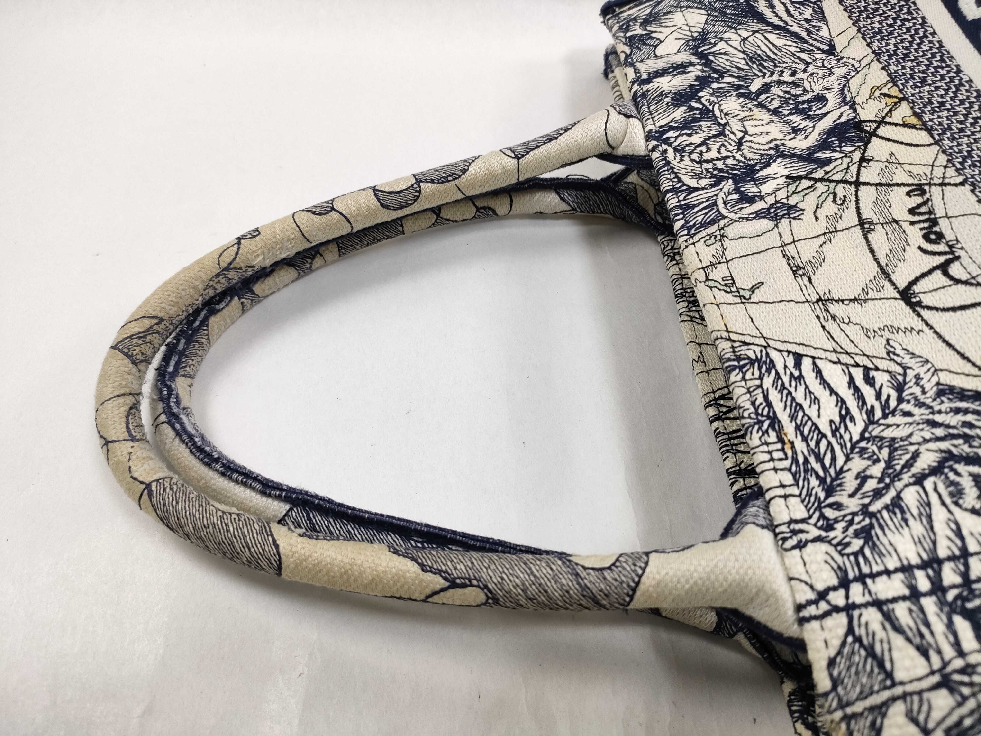 Book Tote Medium Canvas Tote Bag White x Navy Tote Bag — view 3