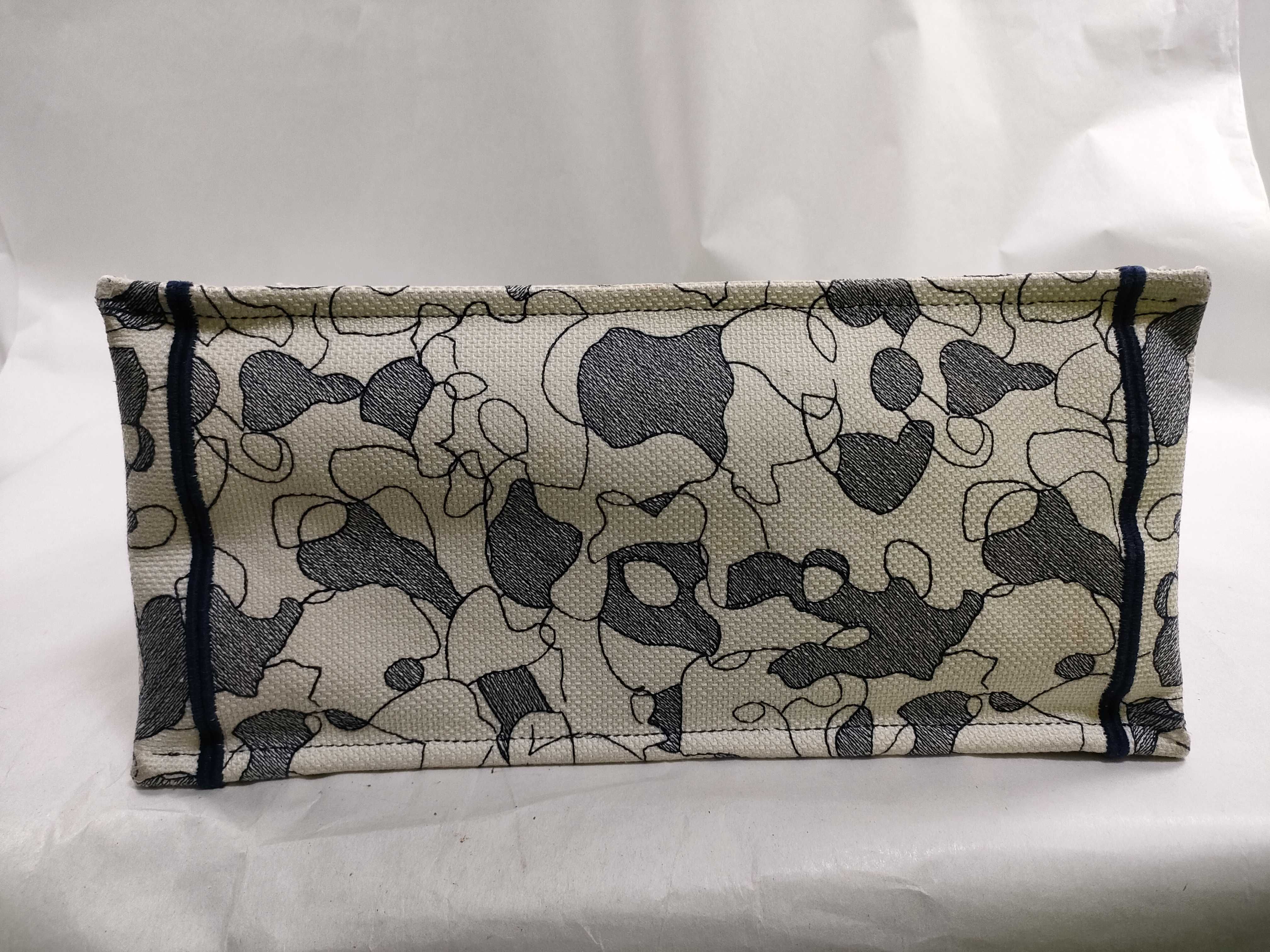 Book Tote Medium Canvas Tote Bag White x Navy Tote Bag — view 7
