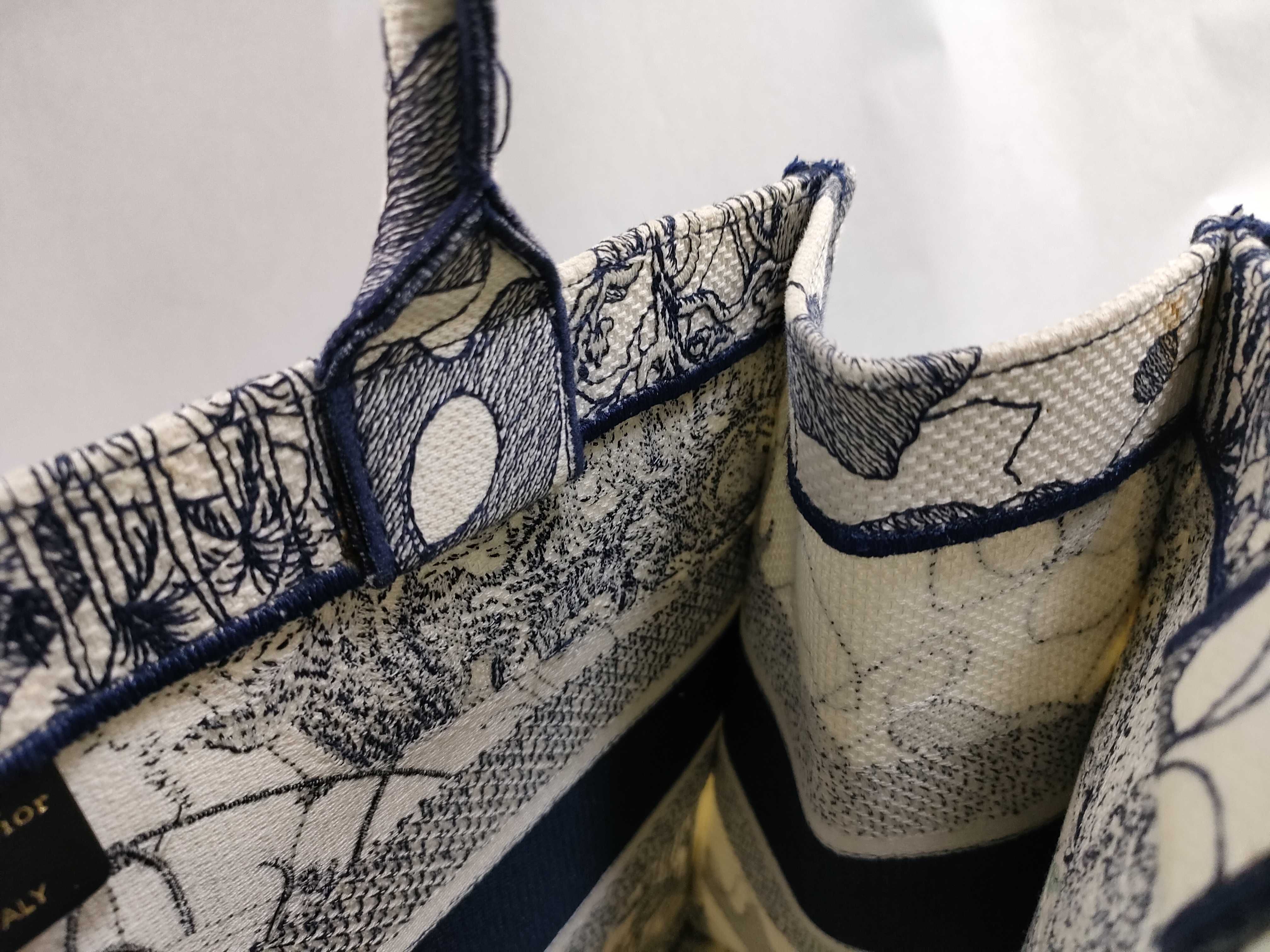Book Tote Medium Canvas Tote Bag White x Navy Tote Bag — view 10