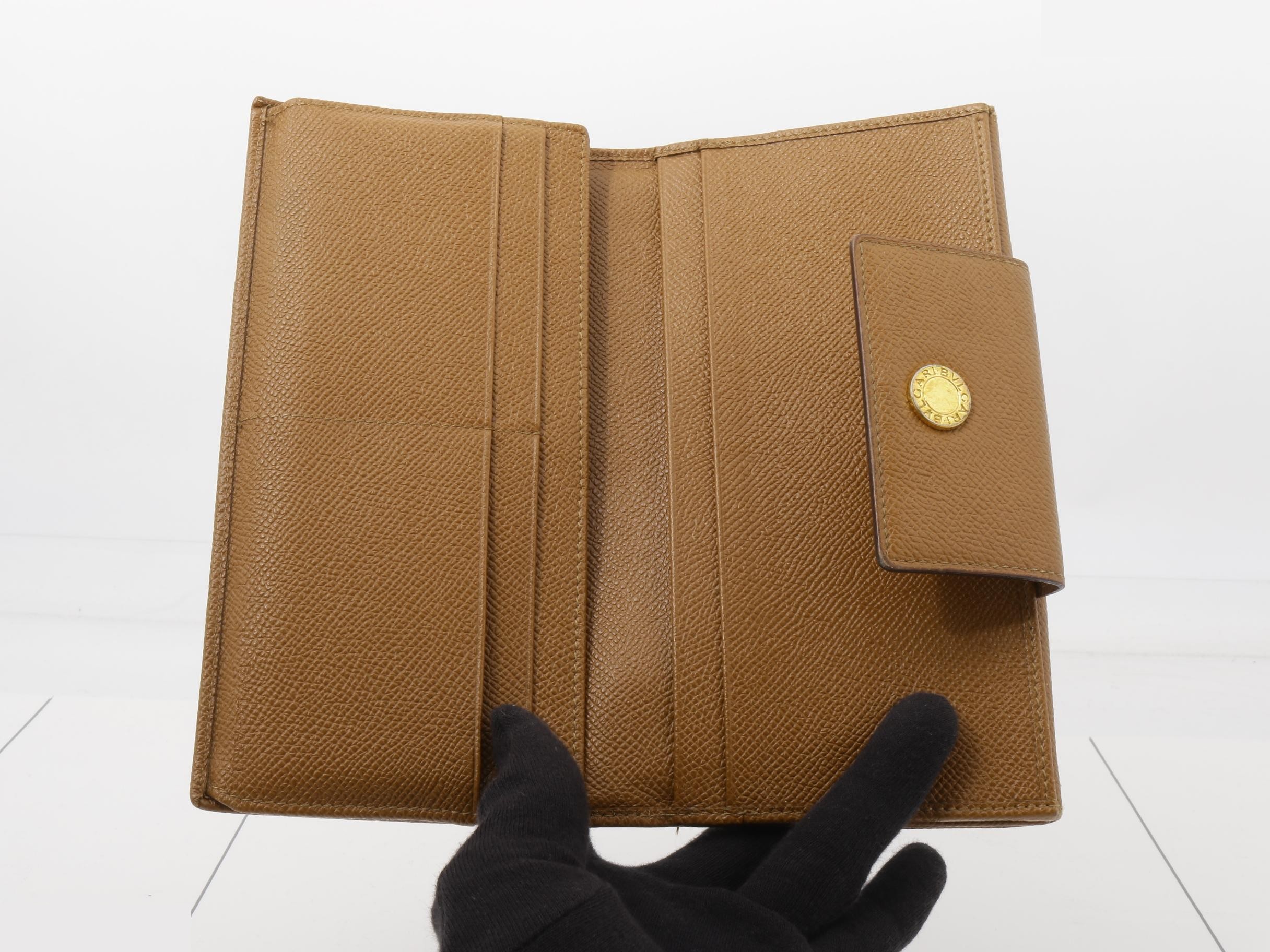 Other lines: Bags and Wallets — view 4