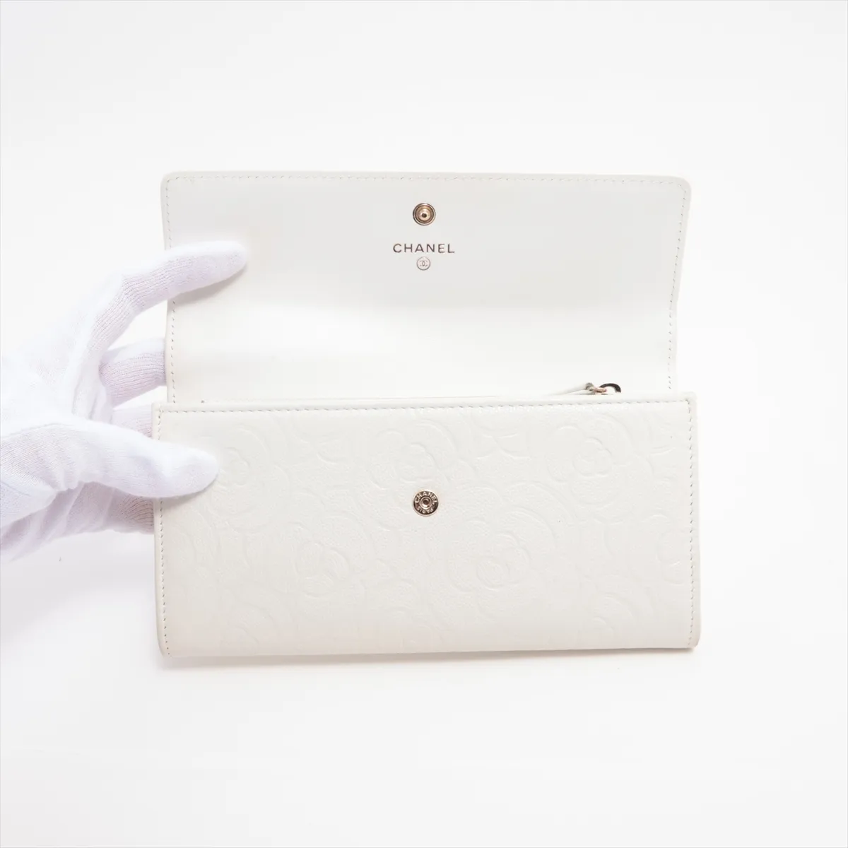 Camellia Lambskin Long Wallet White Gold Hardware 32112579 — view 3