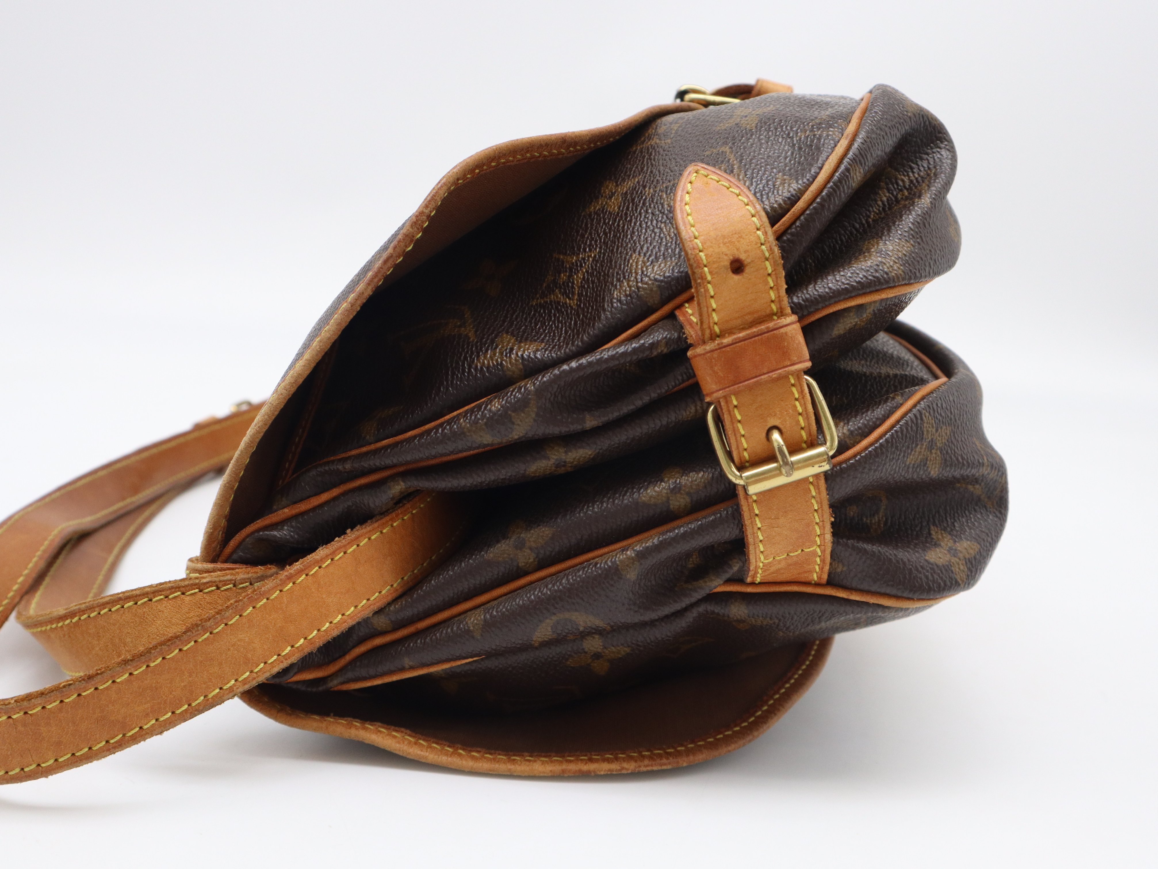 M42256 Monogram Saumur 30 Shoulder Bag — view 3
