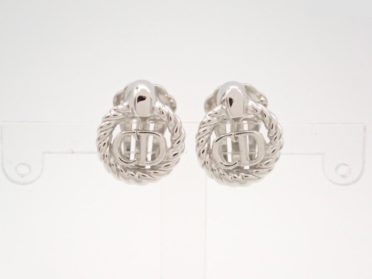 earrings, 3.5g