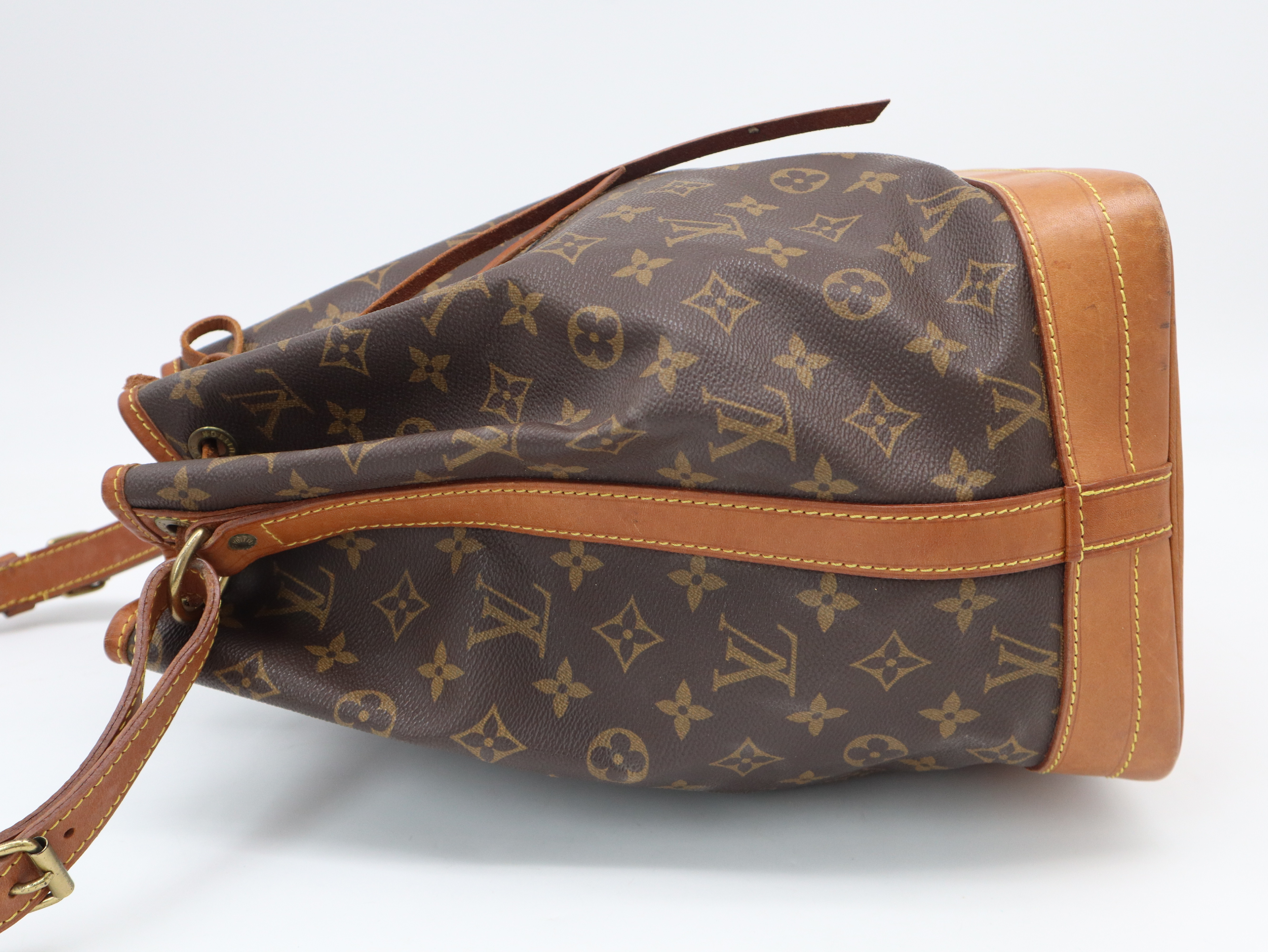 M42224 Monogram Noé Shoulder Bag — view 3