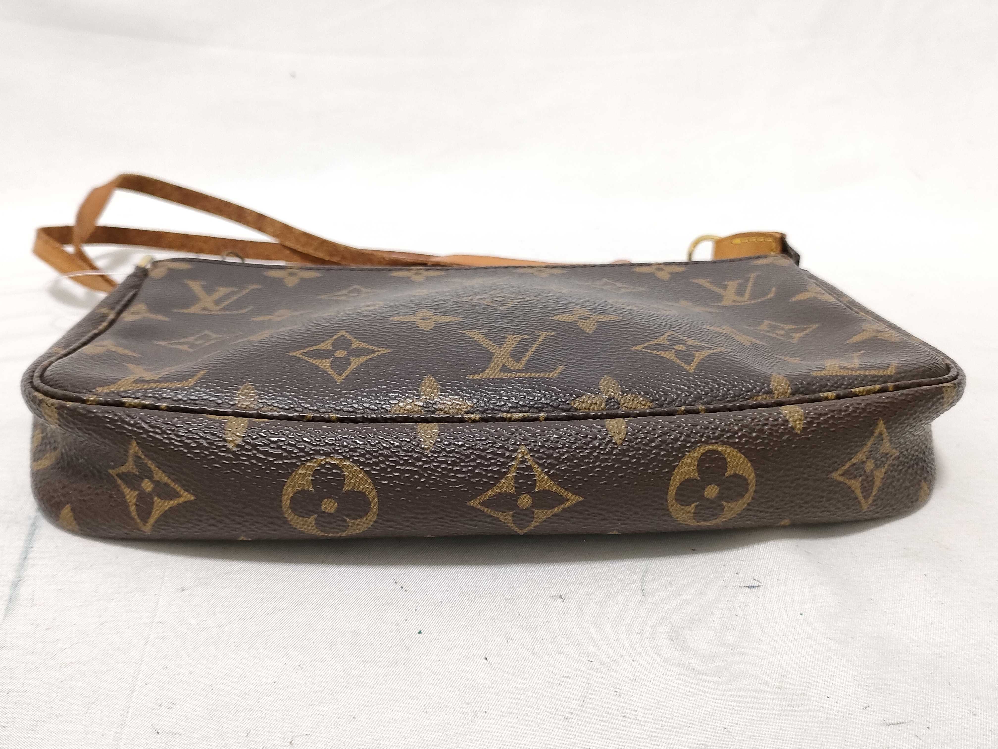 Monogram Accessoires (handle peeling) pouch — view 8