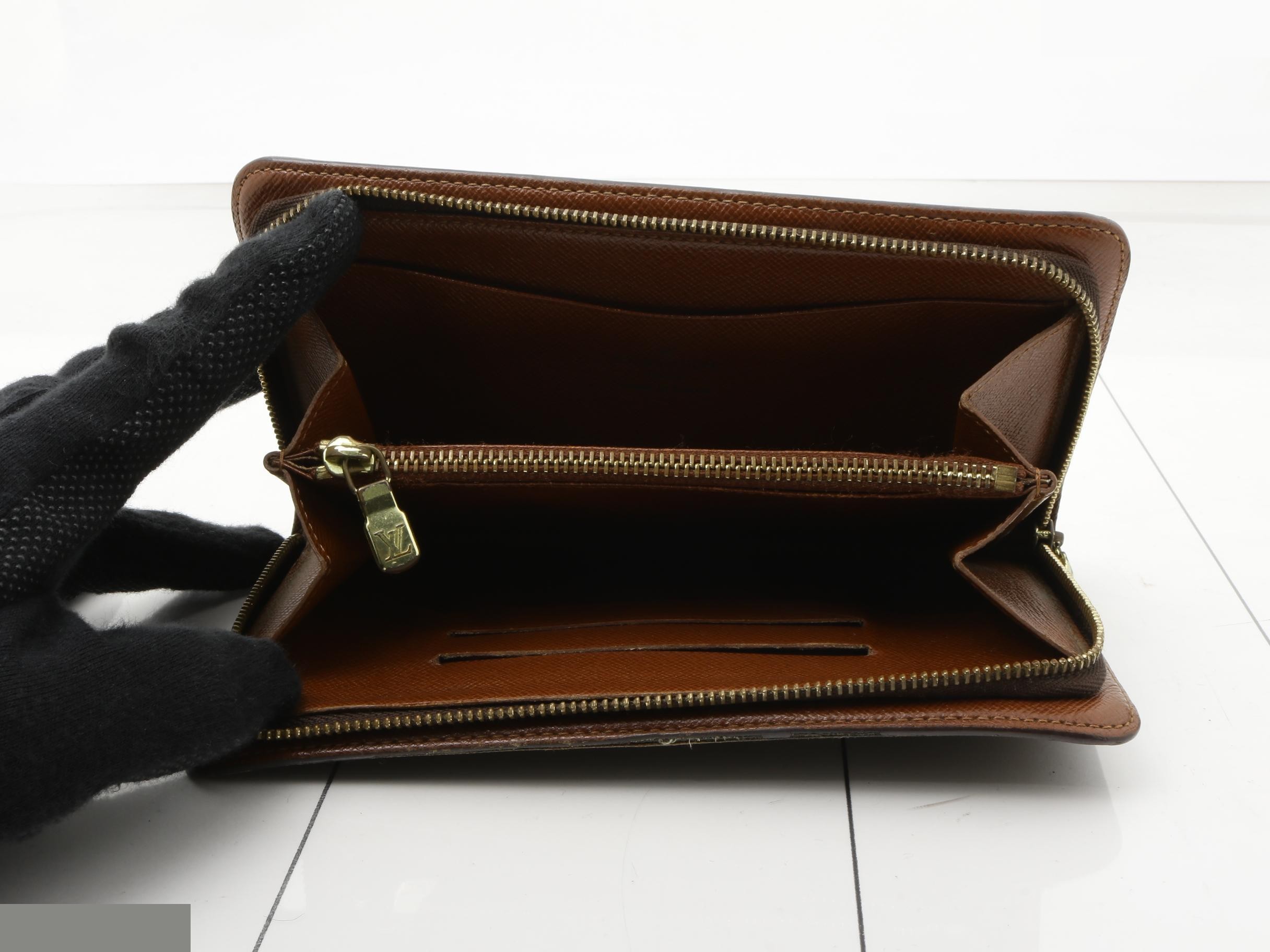 wallet — view 4