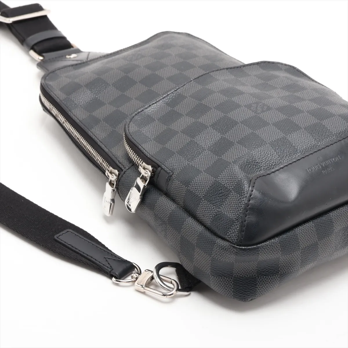 Damier Graphite Avenue Sling Bag N41719 CA1119 Black — view 4