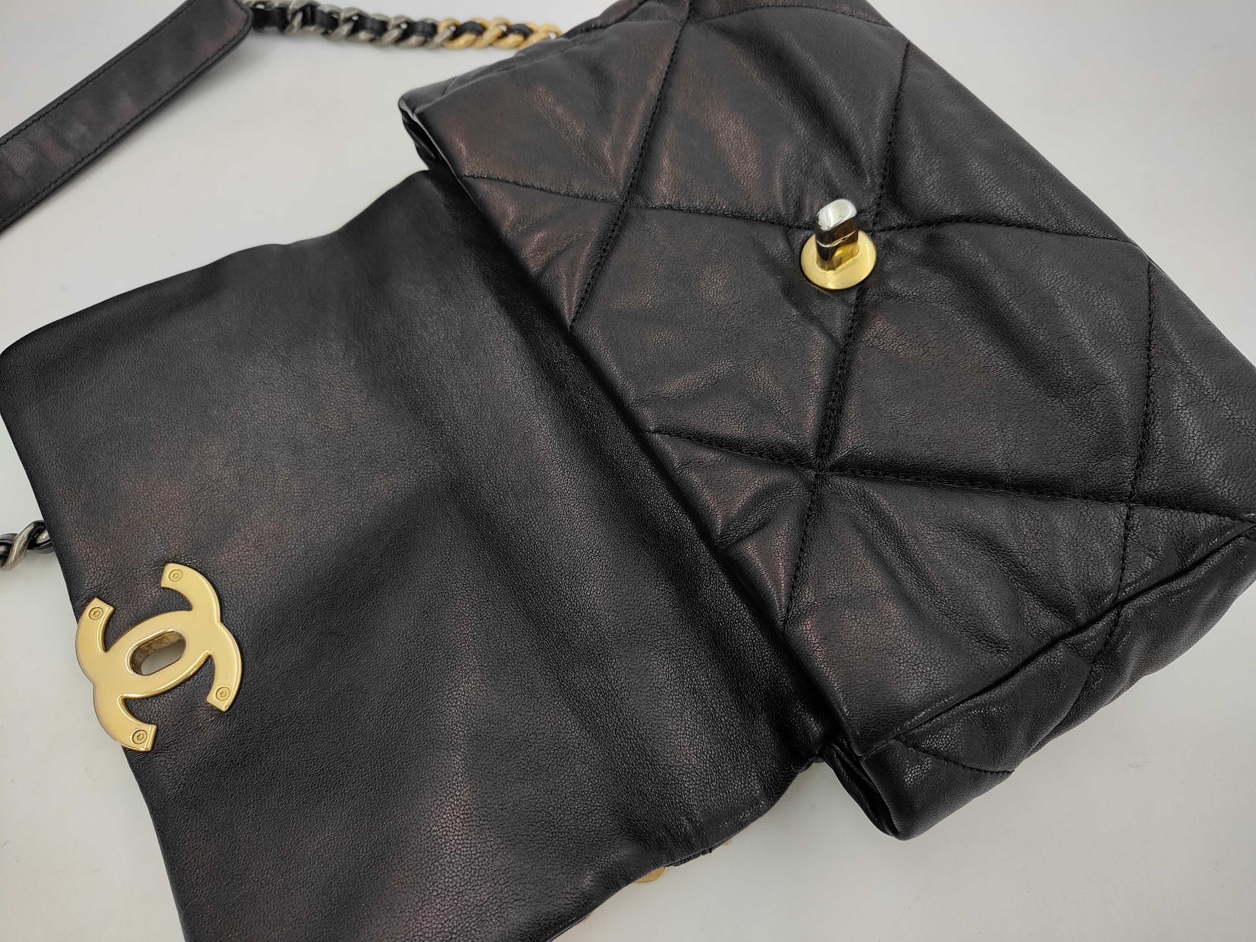 19 Lambskin Gold Hardware Chain Shoulder Bag, Card & Seal Serial Number 29, Black Shoulder Bag — view 8