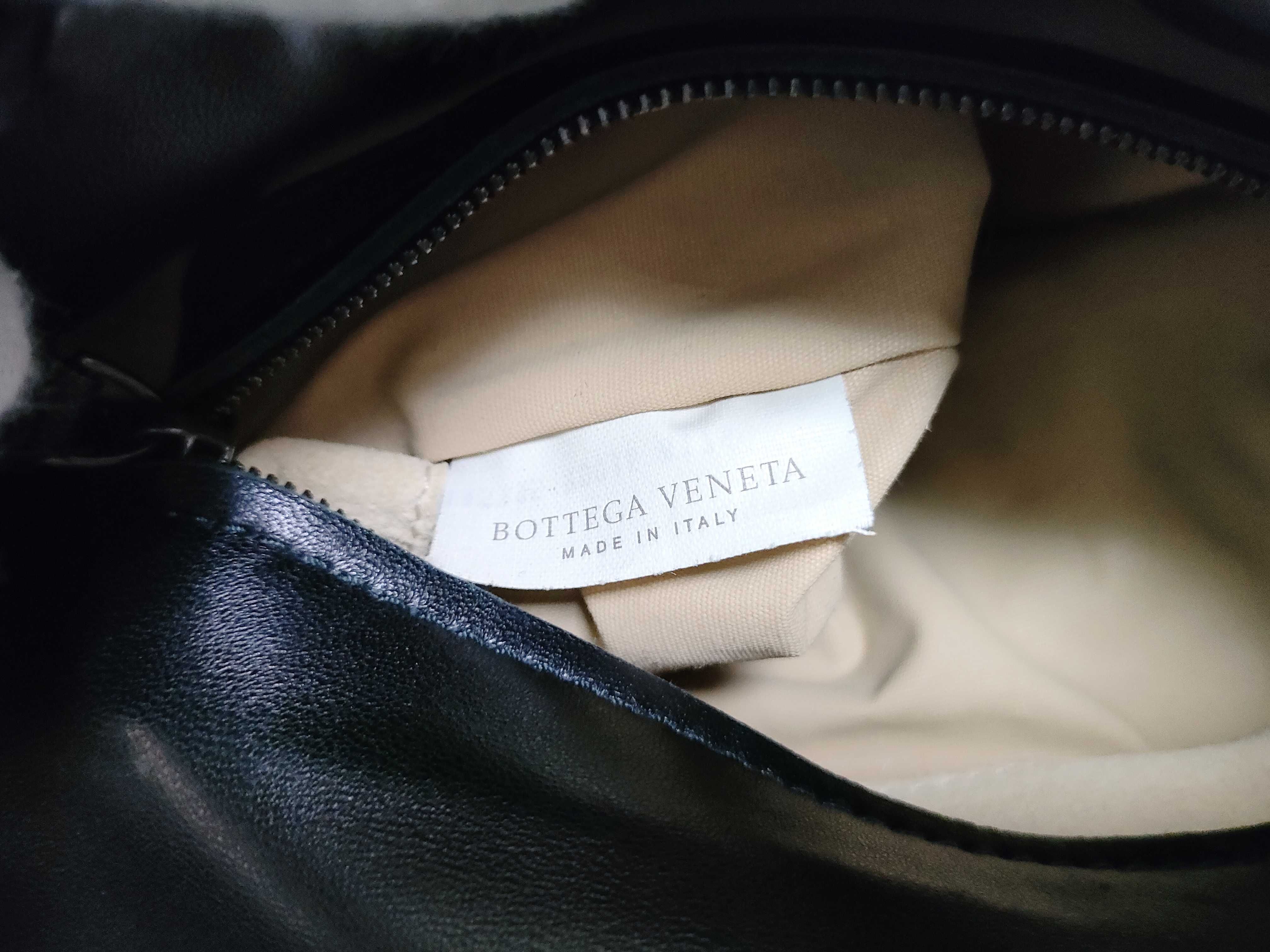 Intrecciato Leather Handbag, Black Shoulder Bag — view 13