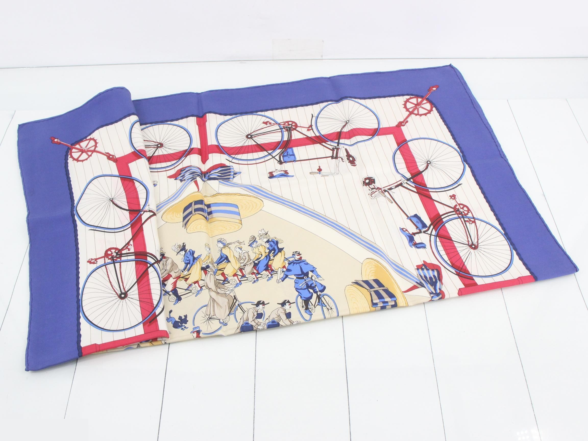 Carre 90 LES BECANES Bicycle 100% Silk — view 3