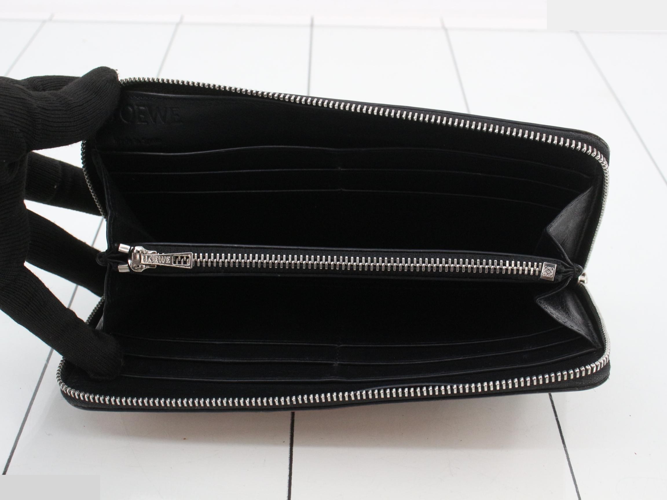 Zip-around zipper wallet, with box. — view 4