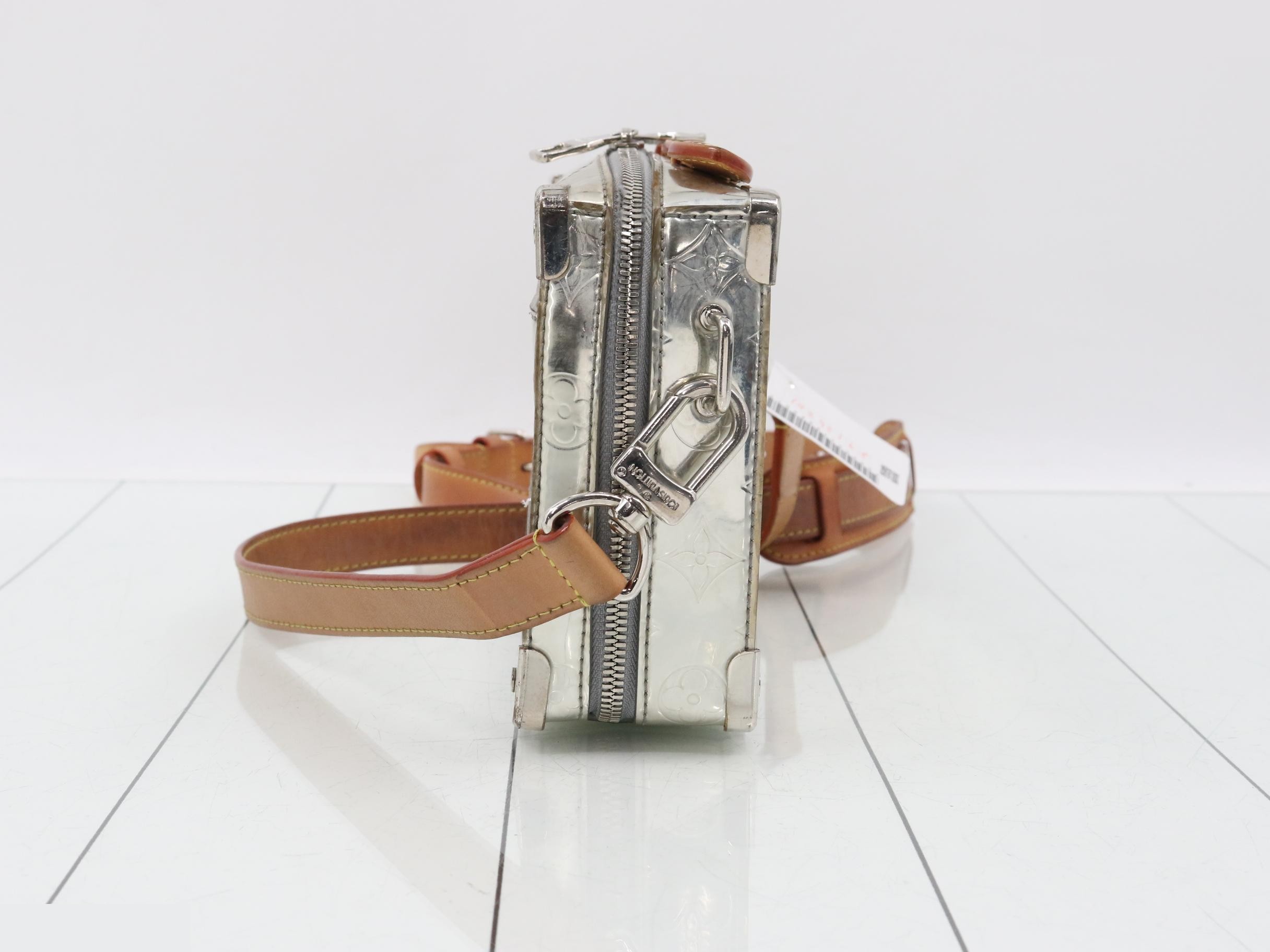 Monogram mirror, handle soft trunk, IC type — view 3