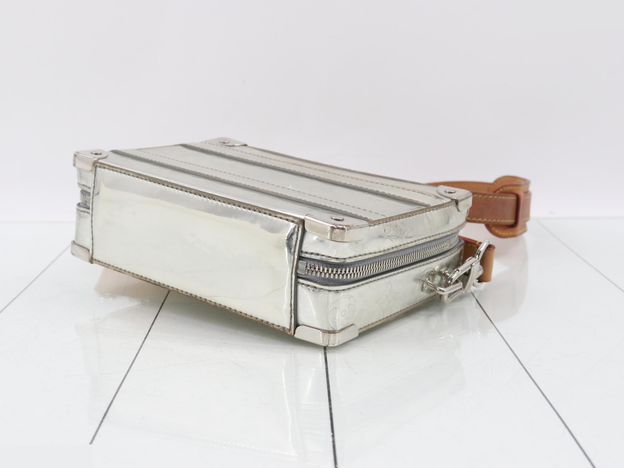 Monogram mirror, handle soft trunk, IC type — view 6