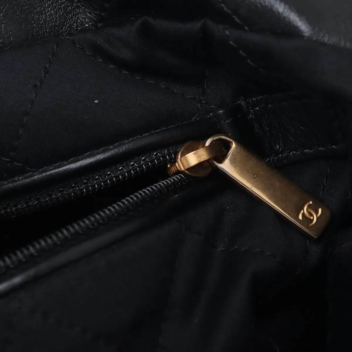 [Individually wrapped] Chanel 22 Large Calfskin Chain Shoulder Bag Black Gold Hardware KNC02KH5 Random Plate — view 11