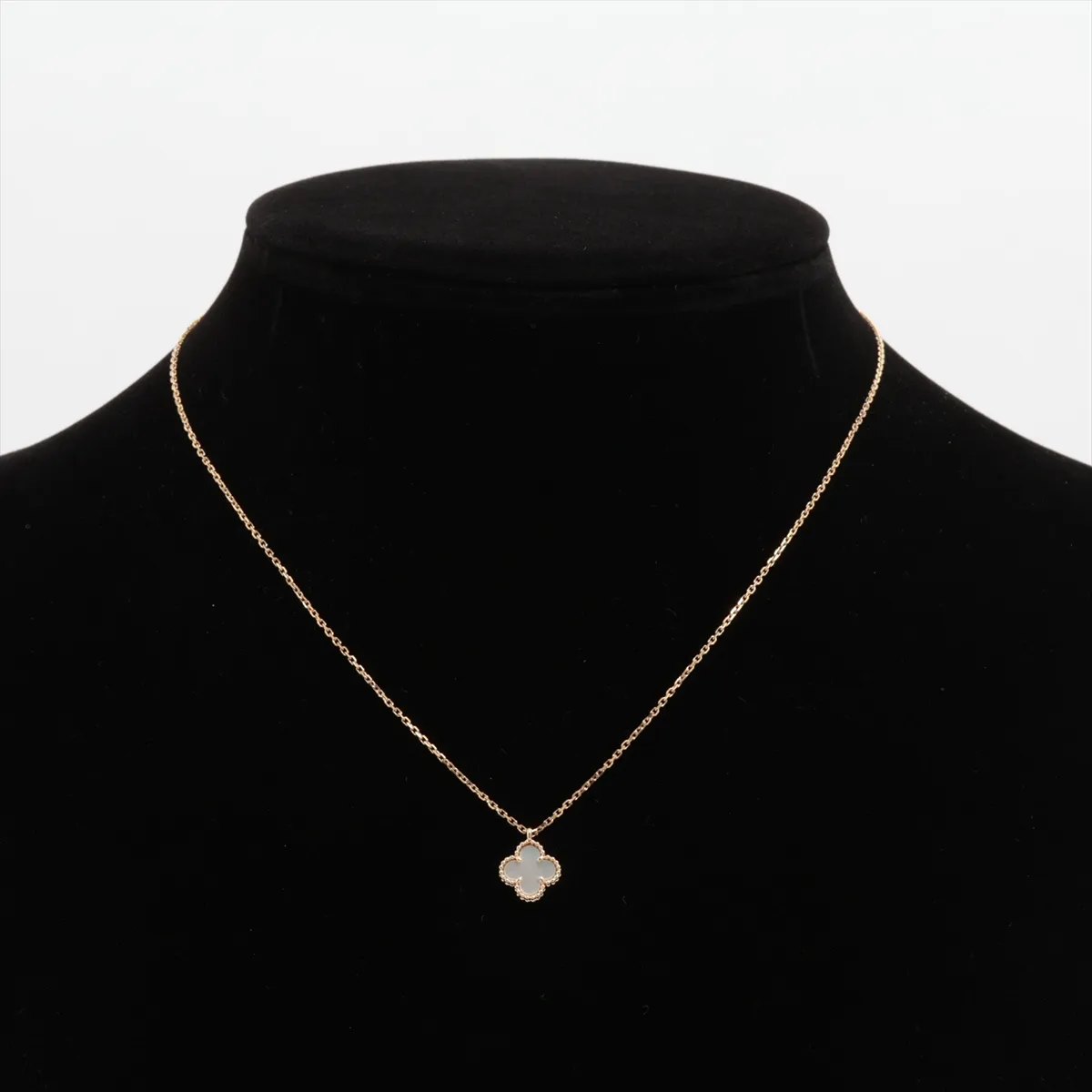 Sweet Alhambra Shell Necklace, 750 (Yellow Gold), 2.7g, JB095016. Shell shows signs of — view 5