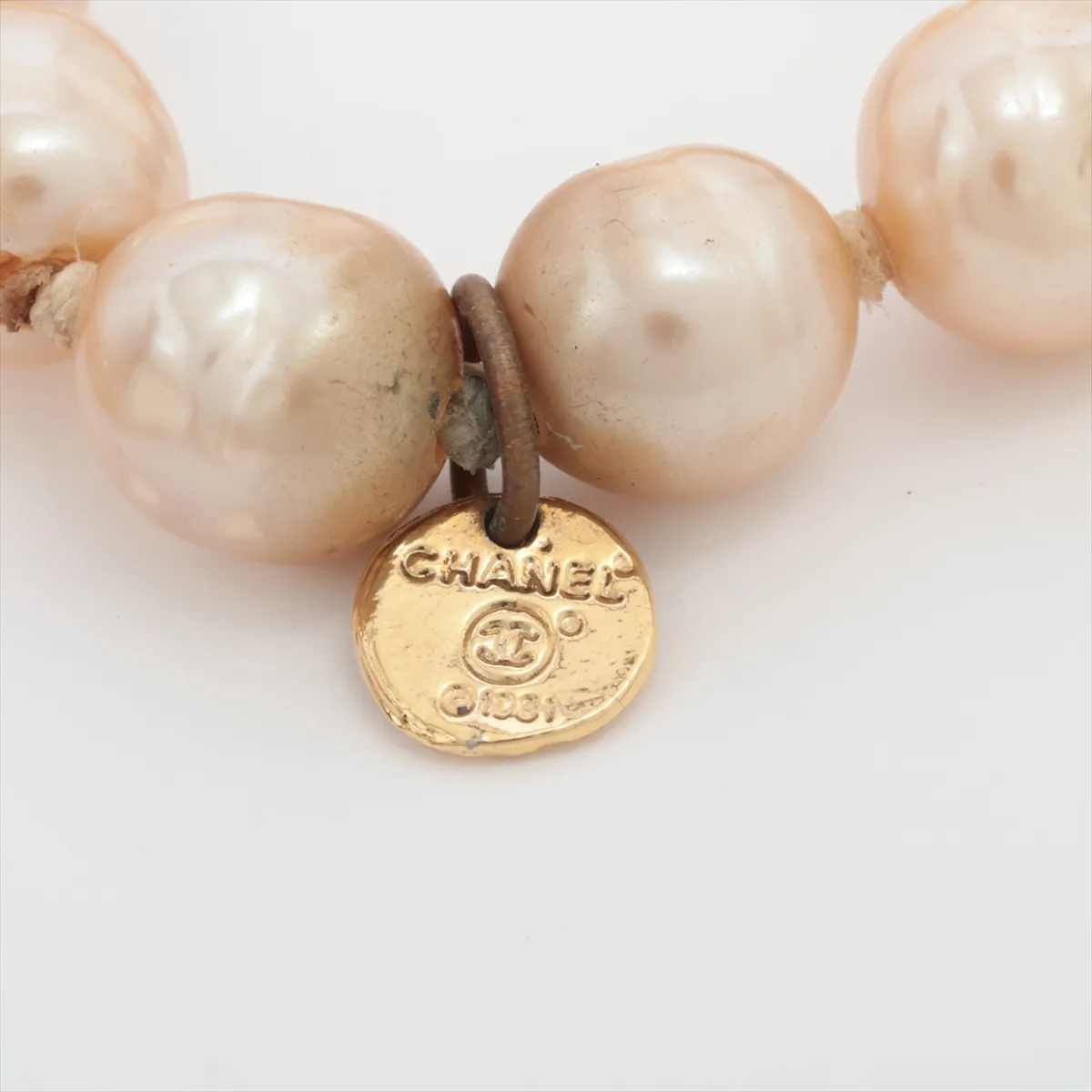 1981 long necklace GP x fake pearl x colored stone gold dents — view 3