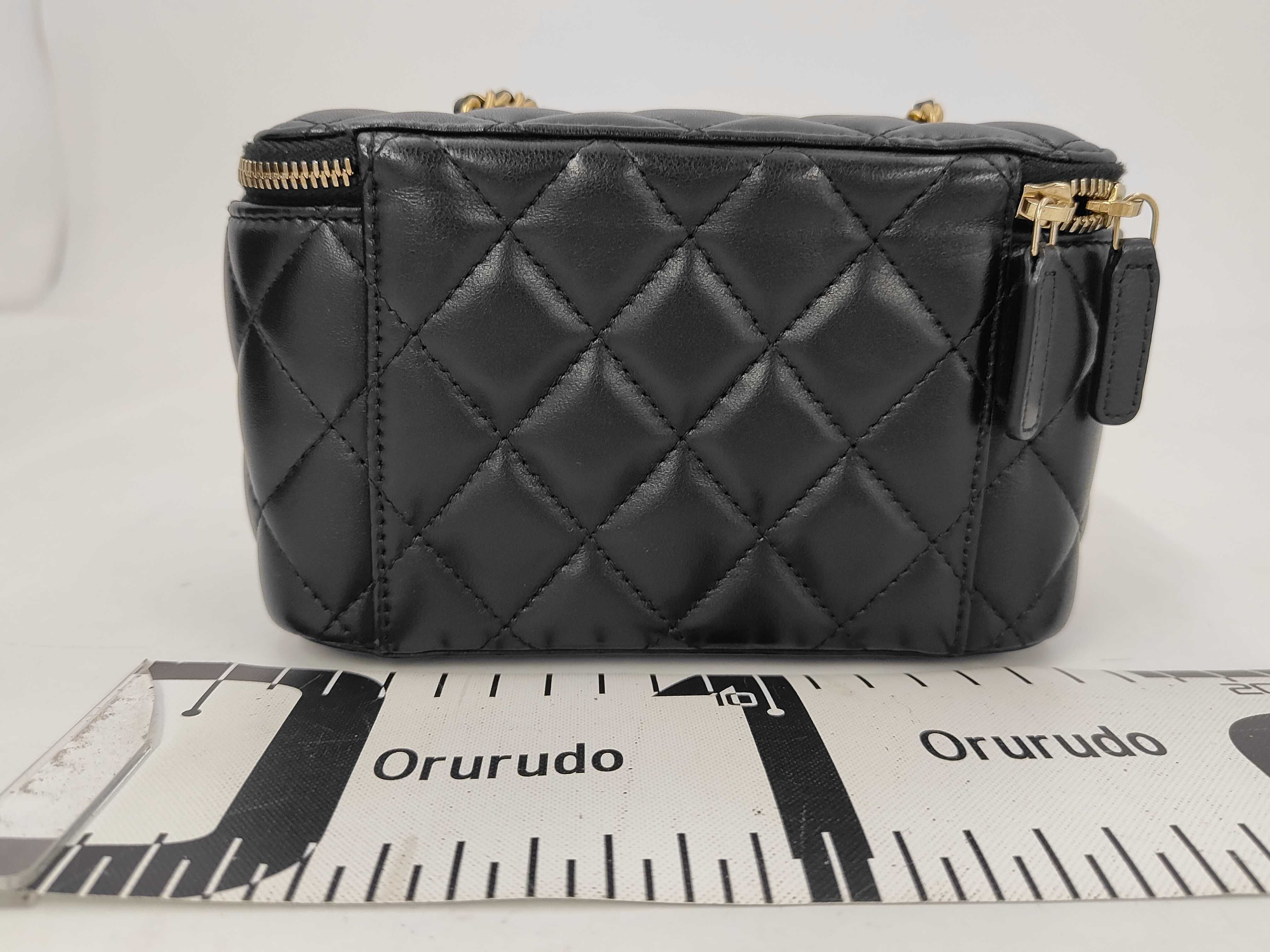 Matelassé Coco Ball Vanity Bag Shoulder Bag — view 2