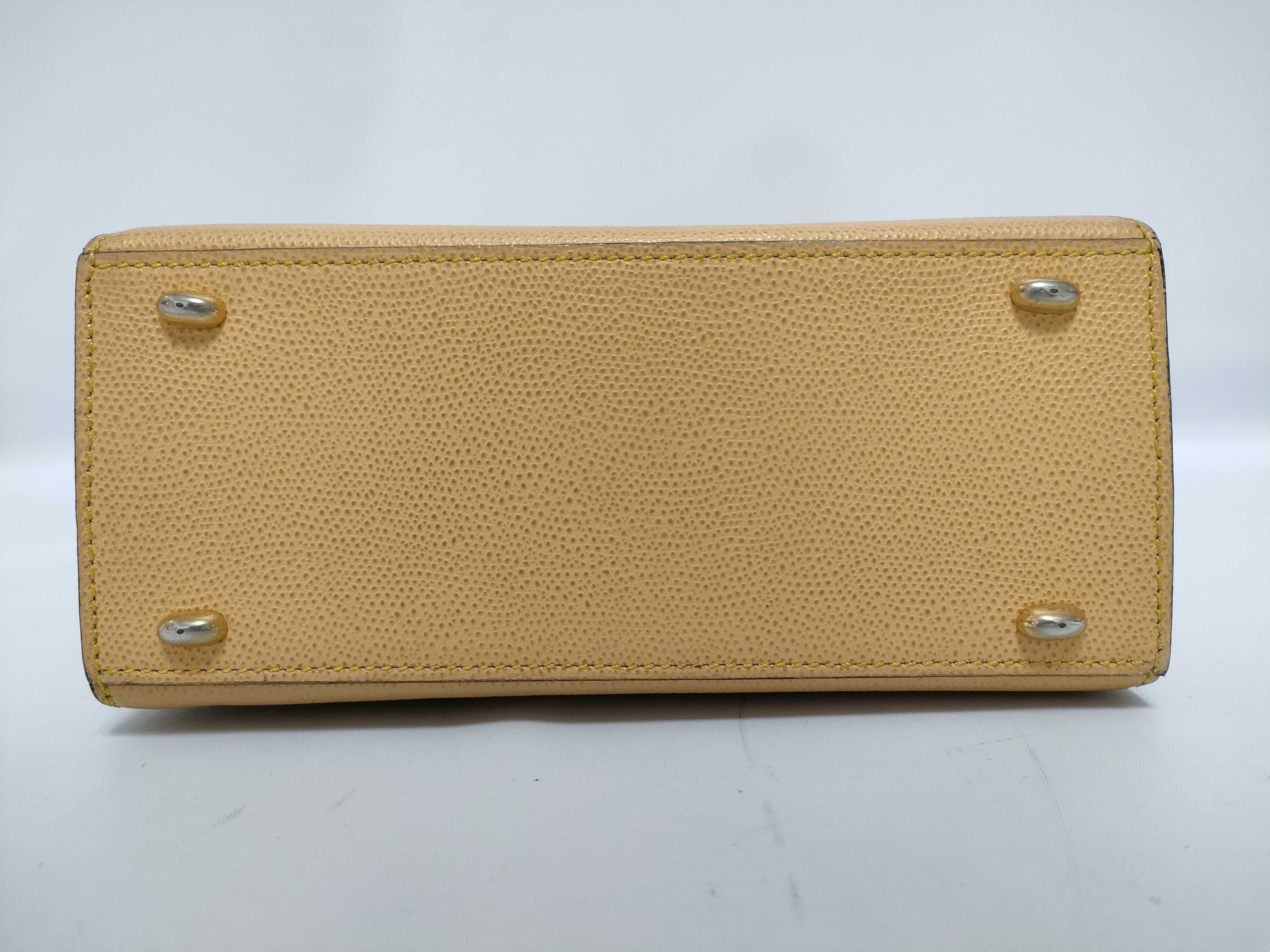 handbag — view 3