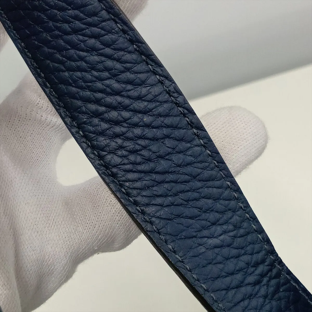 Picotin Lock 22 MM, Taurillon Clemence leather, Deep Blue, Gold hardware, Condition B: 2023 — view 12