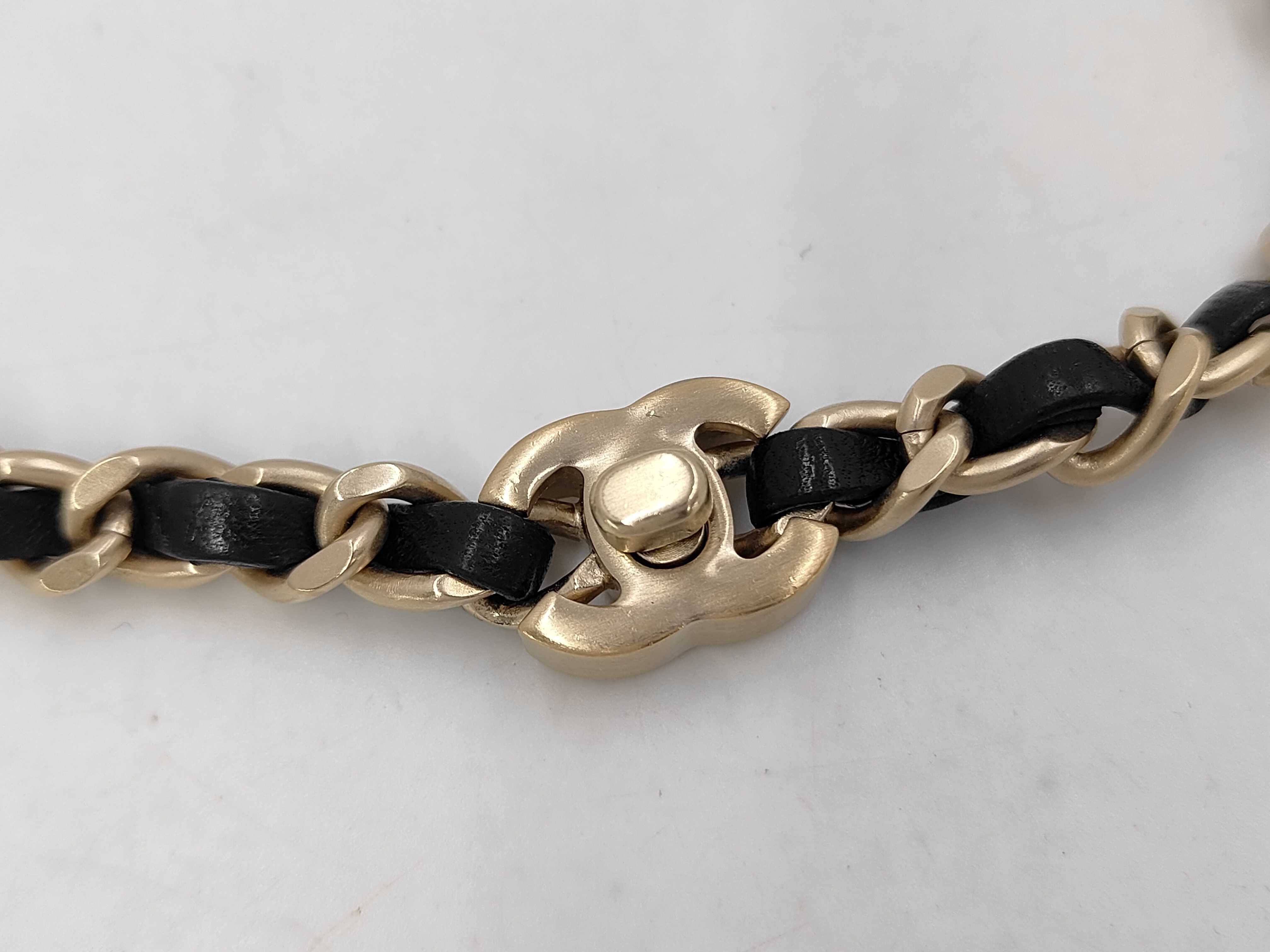 Chain Belt Long Necklace Turnlock B12P Leather Gold x Black Necklace — view 2