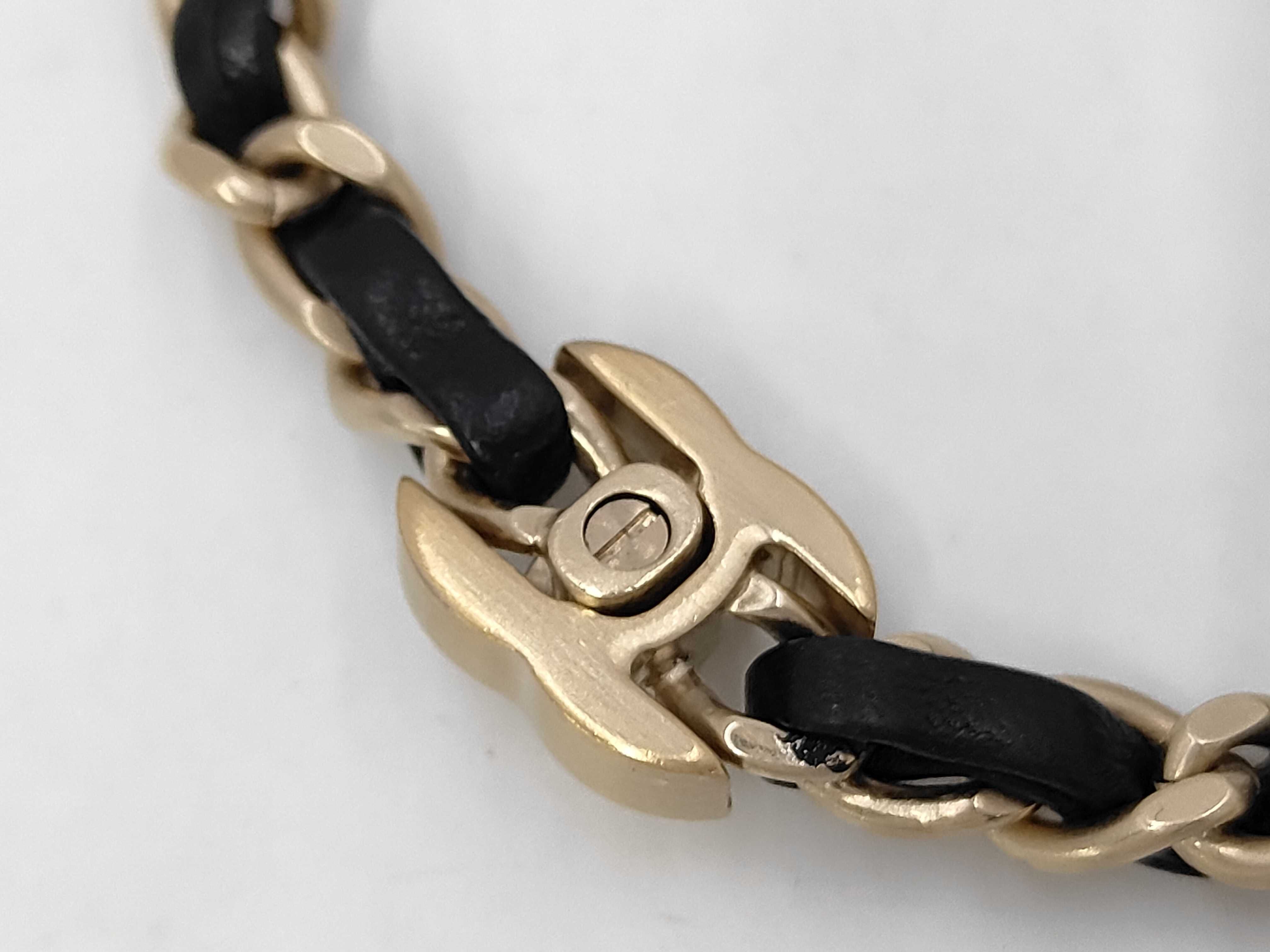 Chain Belt Long Necklace Turnlock B12P Leather Gold x Black Necklace — view 3