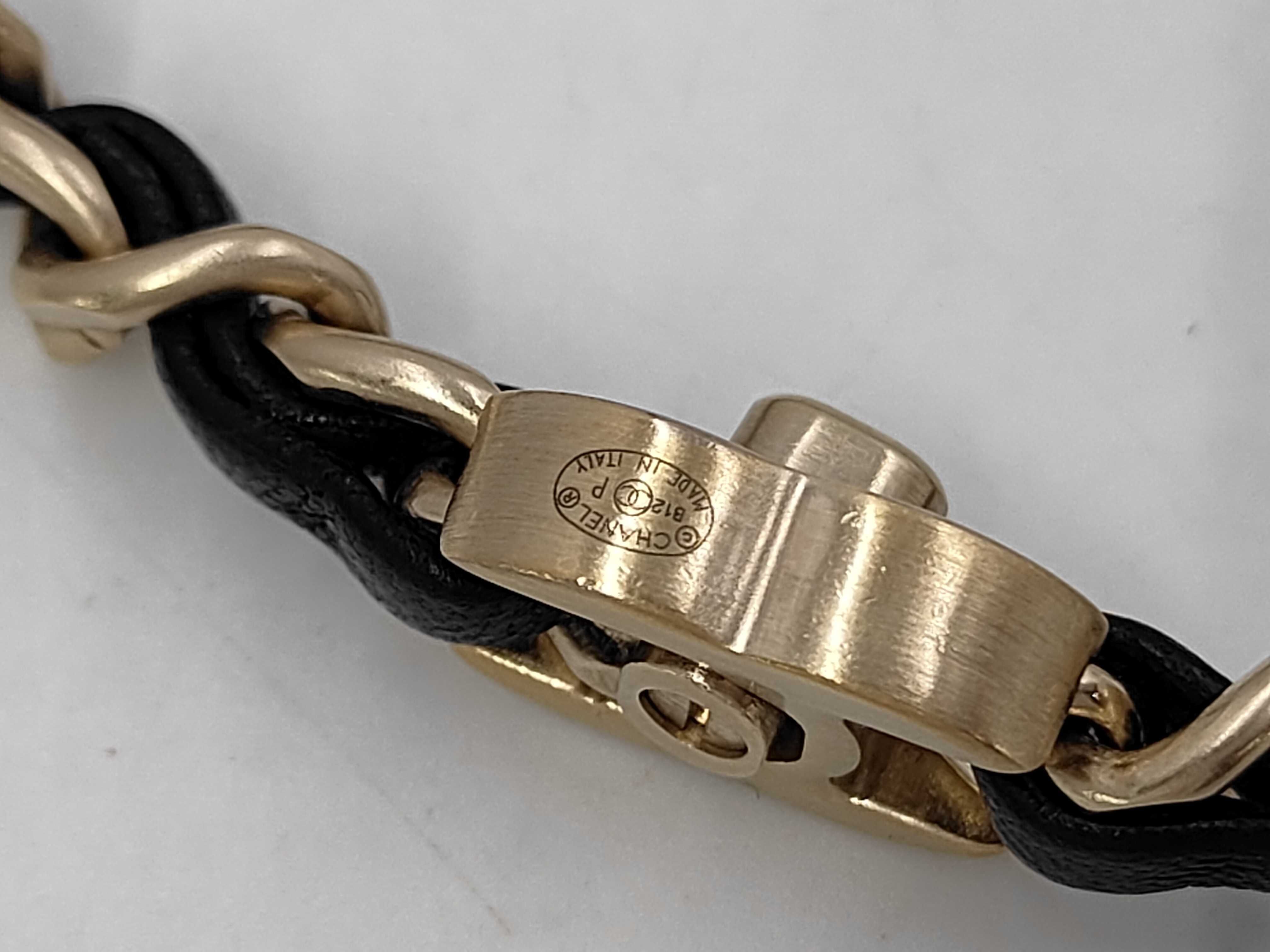 Chain Belt Long Necklace Turnlock B12P Leather Gold x Black Necklace — view 4