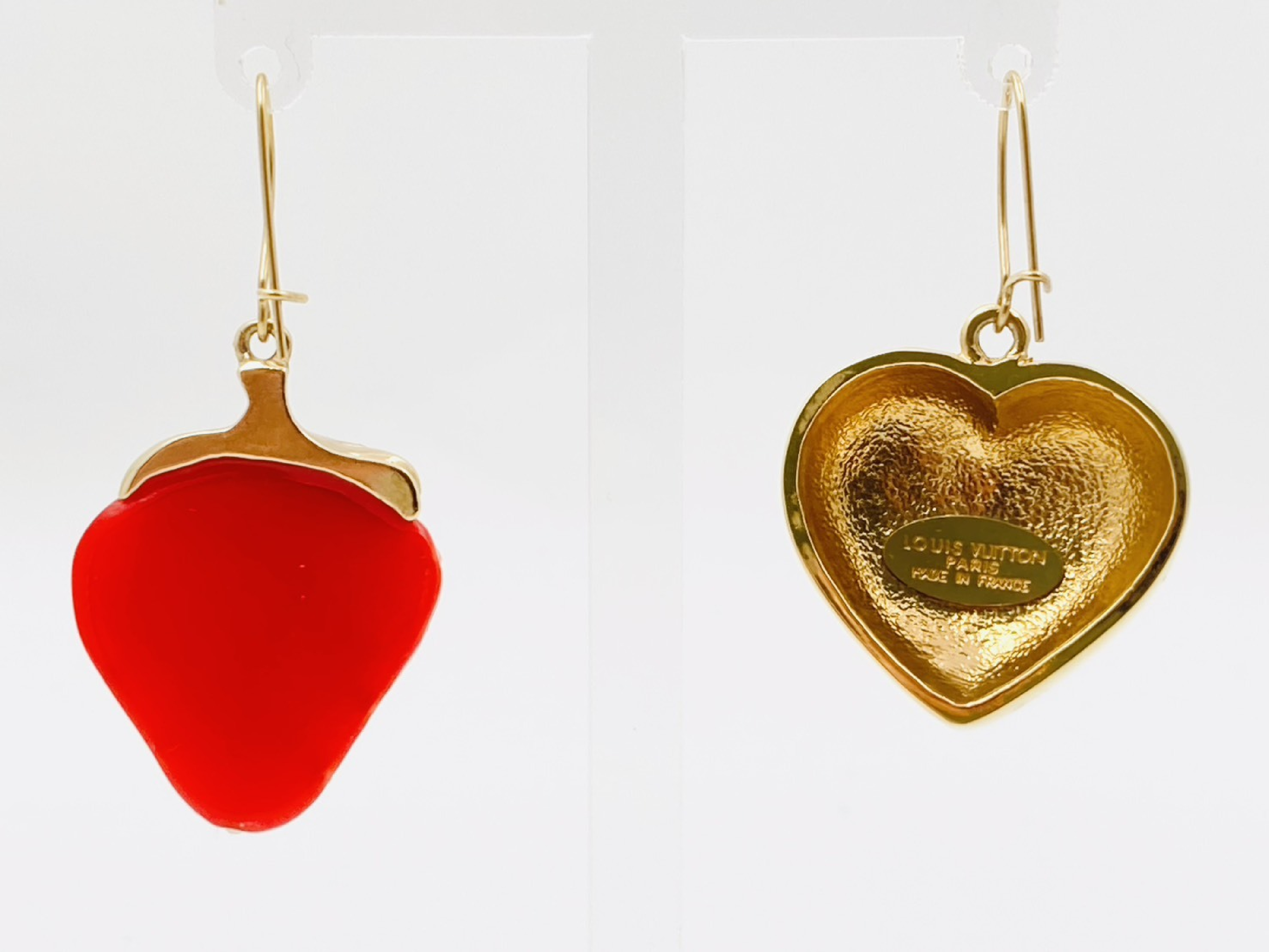M64922 Boucle d'Oreilles Fraise Heart Strawberry Earrings GP Resin Plastic Gold x Red Asymmetrical — view 2