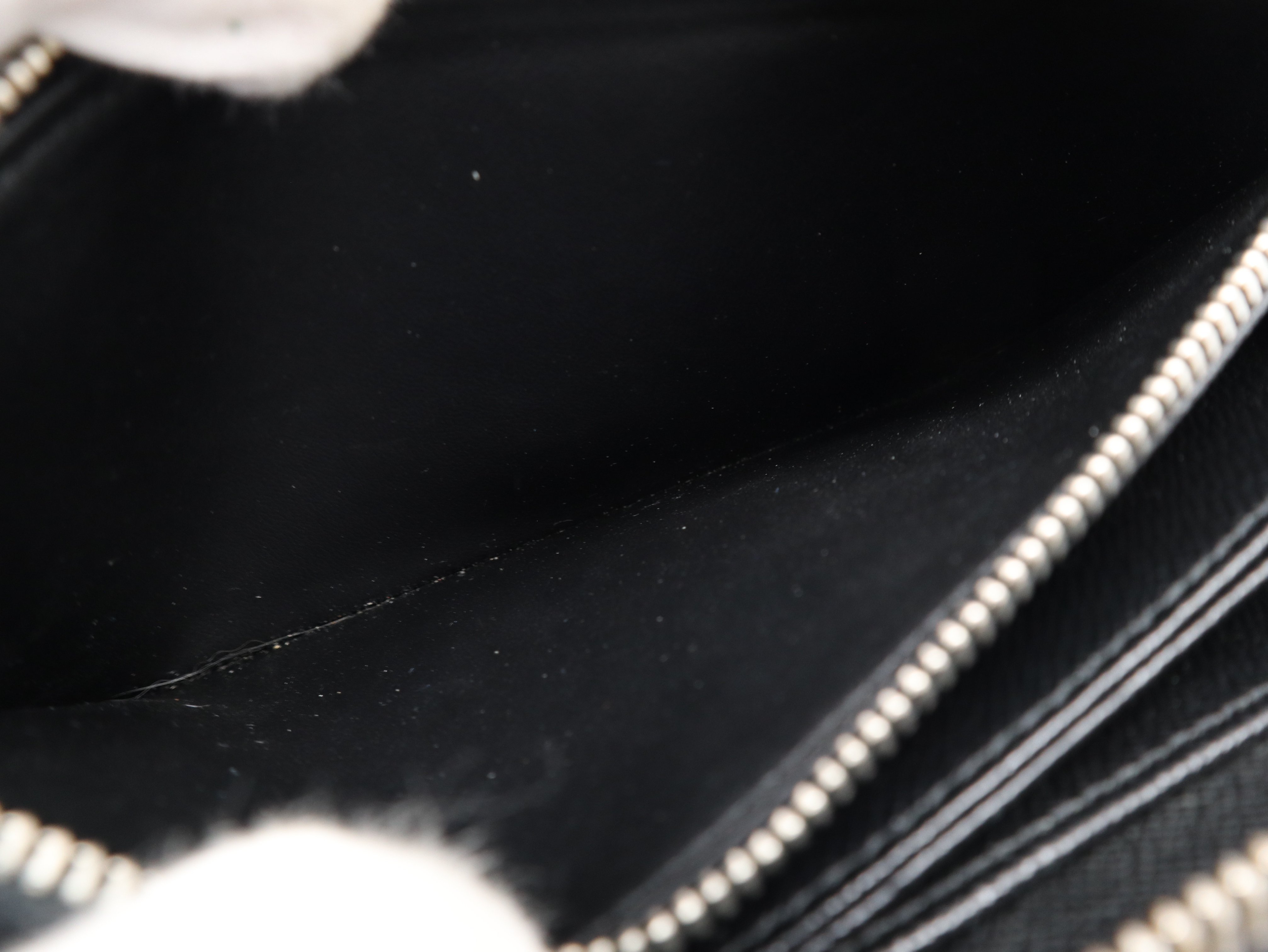 M61857 Epi Zippy Wallet Noir — view 11