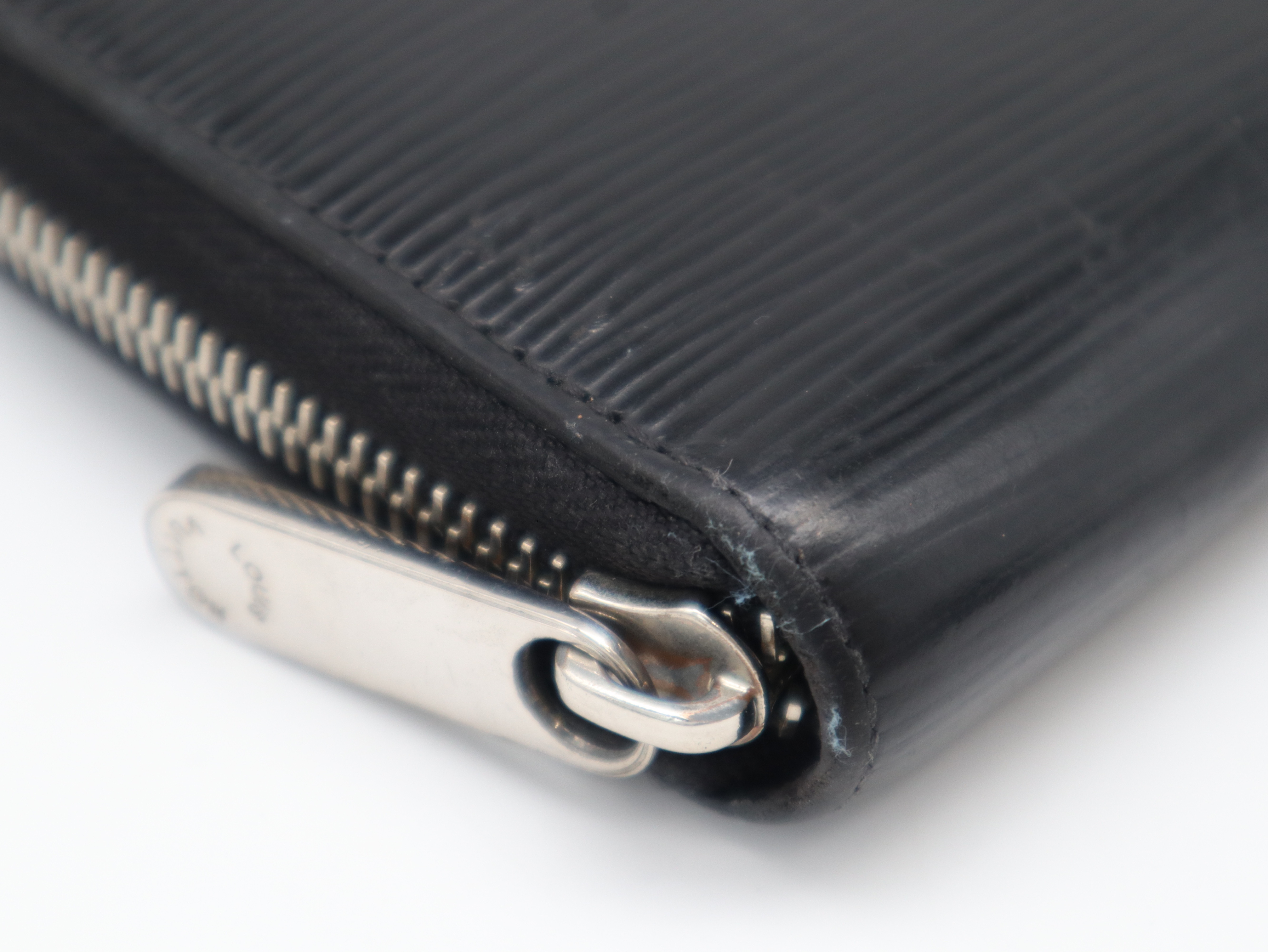 M61857 Epi Zippy Wallet Noir — view 8