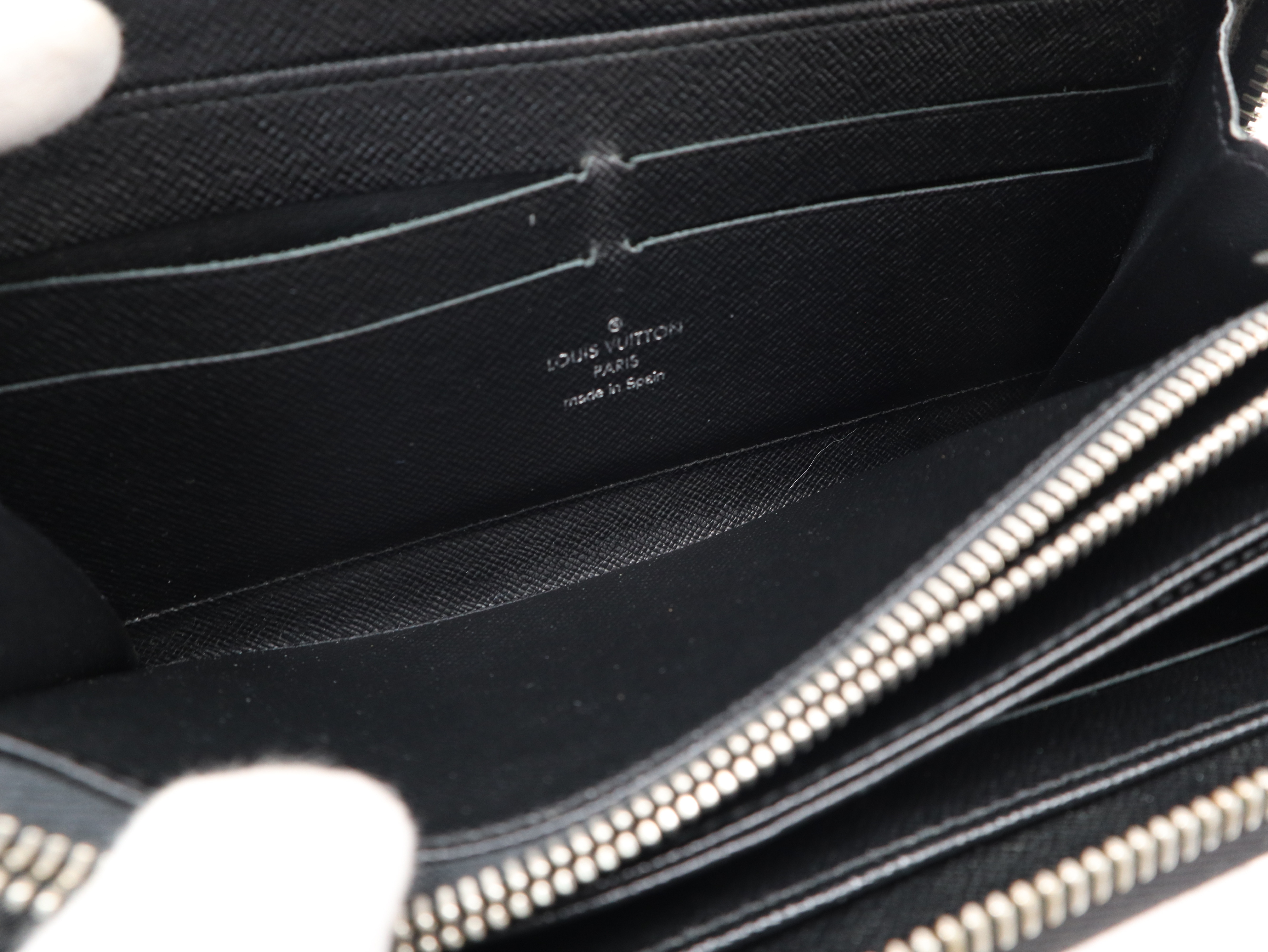 M61857 Epi Zippy Wallet Noir — view 10