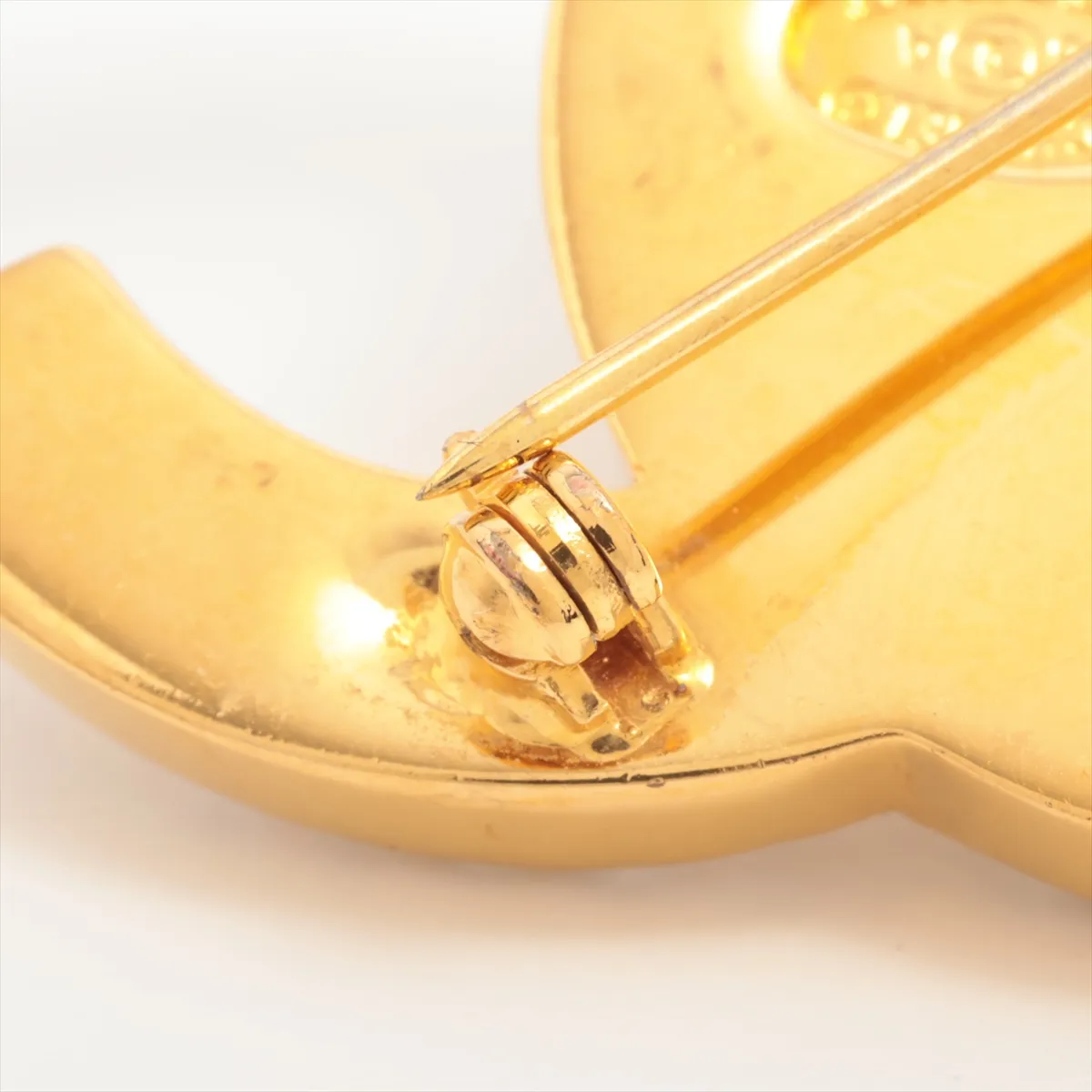 Coco Mark Turnlock Brooch 96A, GP x Rhinestone, Gold. Shows signs of wear, — view 3