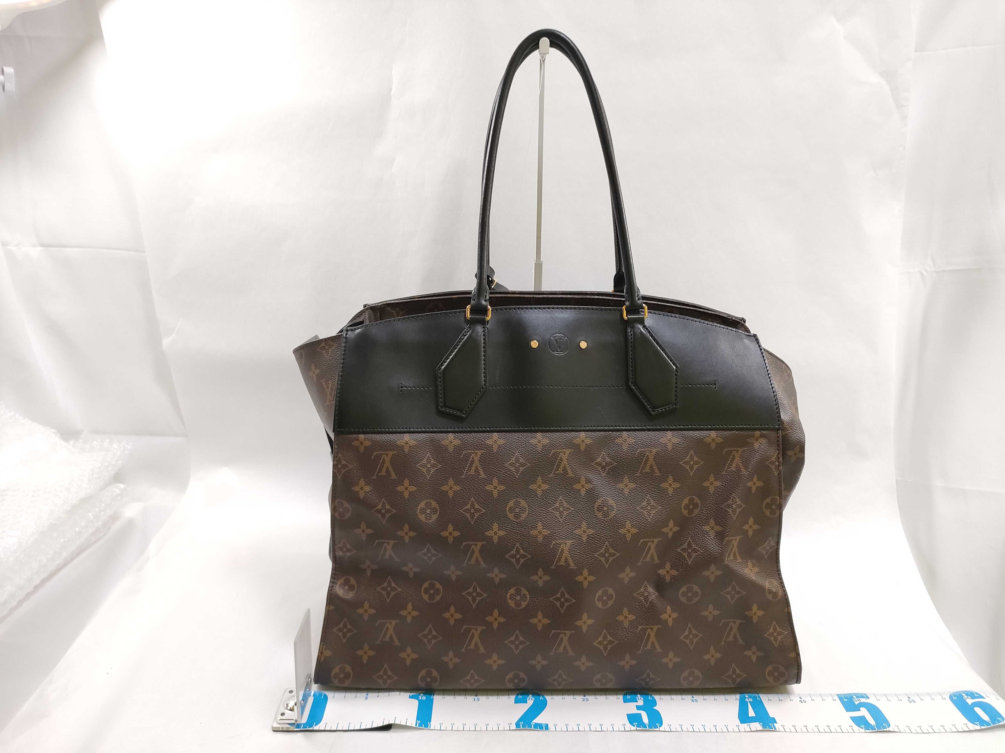 Monogram City Steamer XXL 2-Way Shoulder Bag M44497 DU3129 with Strap and Name Tag (Handbag) — view 2
