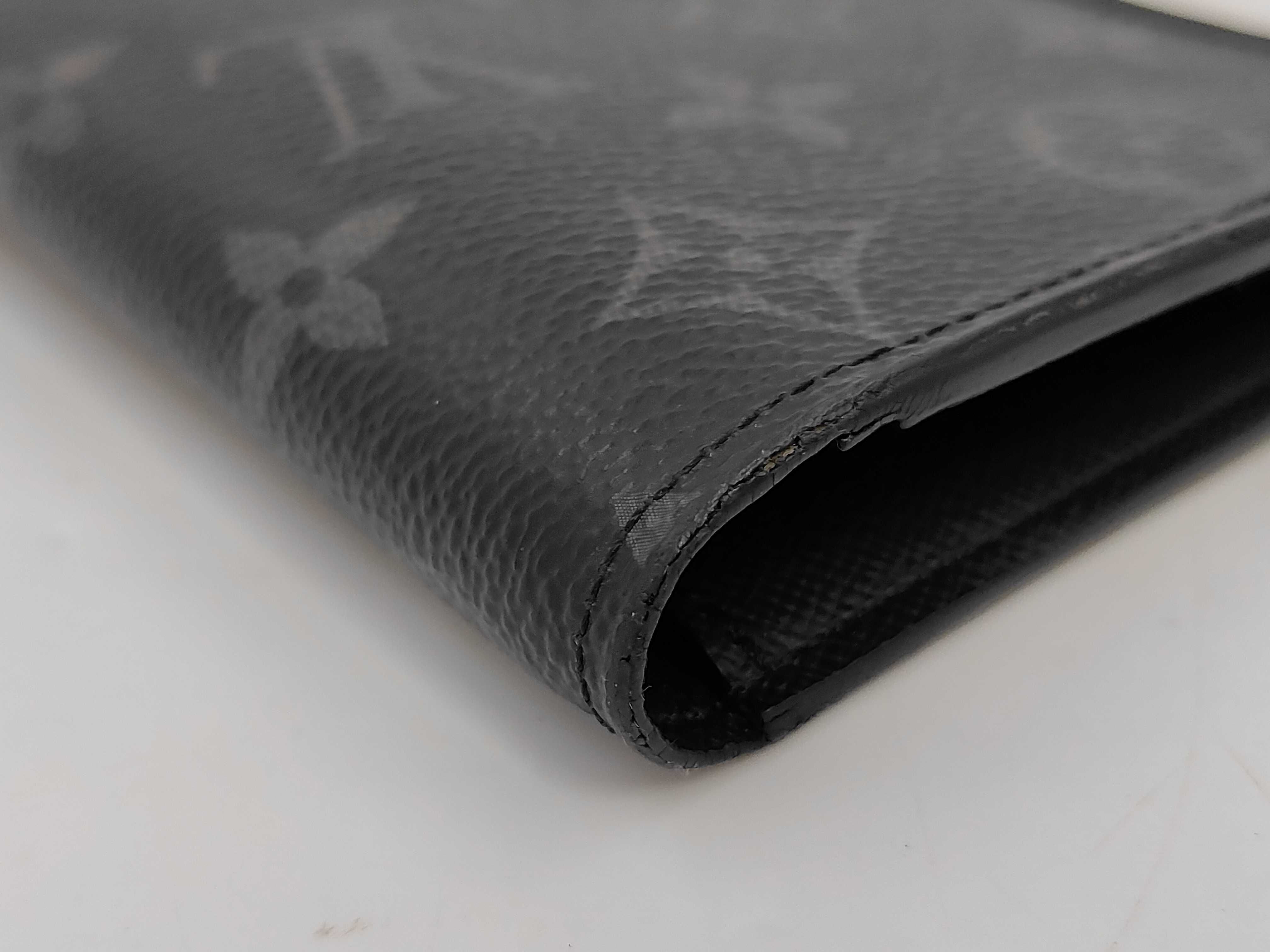 Monogram Graffiti Louis Vuitton Portefeuille Brazza M61697 Eclipse TA0139 Wallet with Box and Dust Bag — view 3