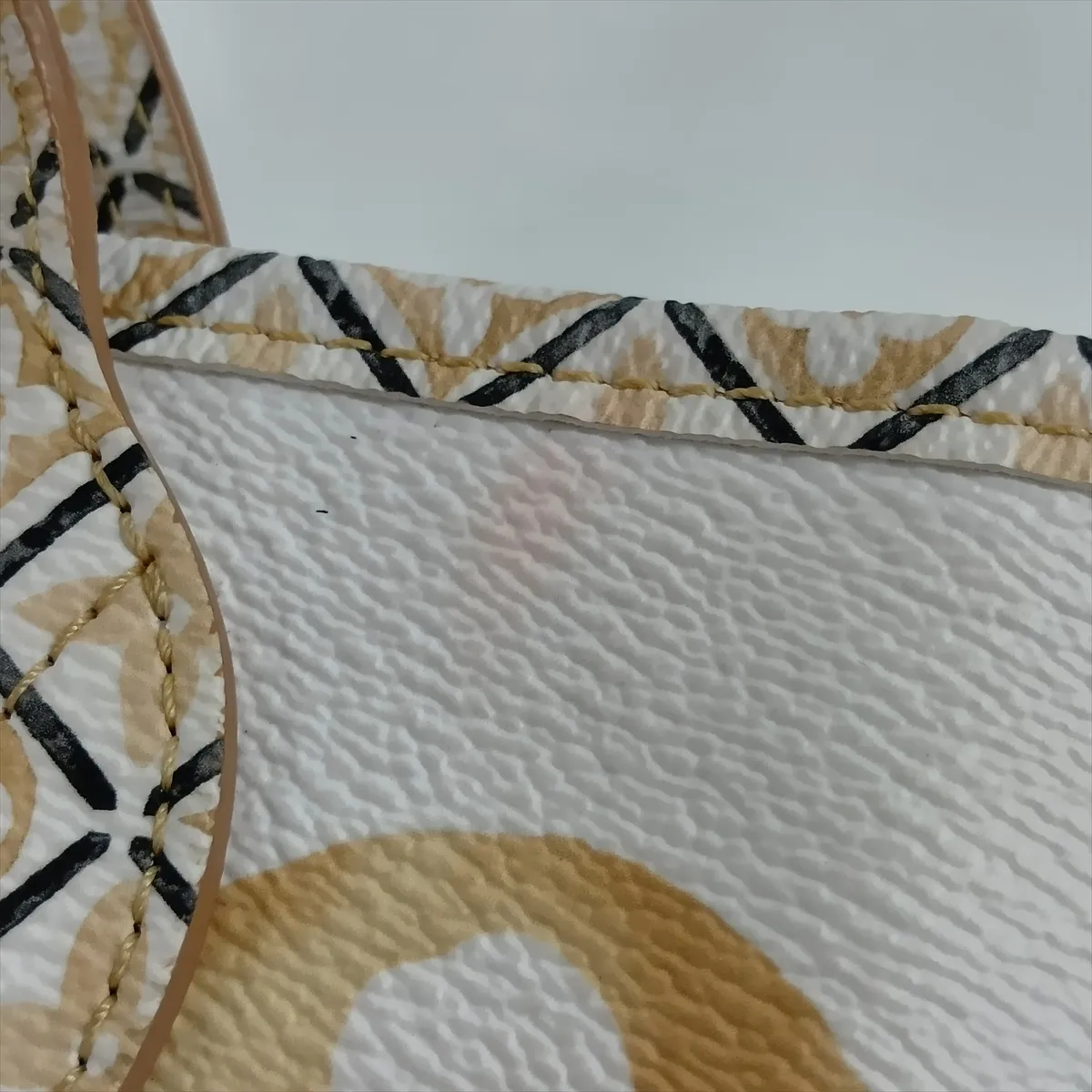 By the Pool Neverfull MM M22978 White (RFID detected) — view 13