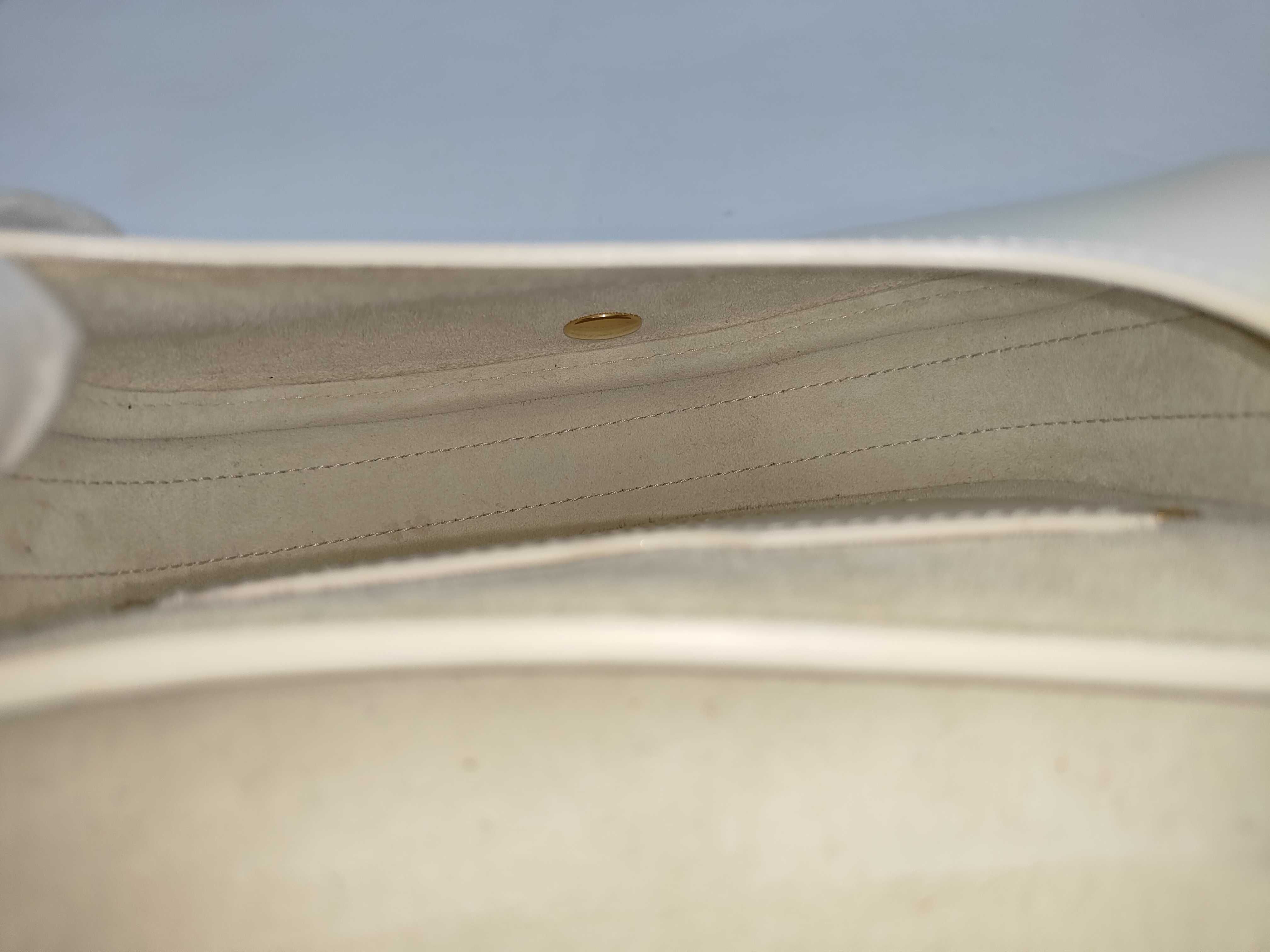 Bobby Leather Shoulder Bag, White — view 9