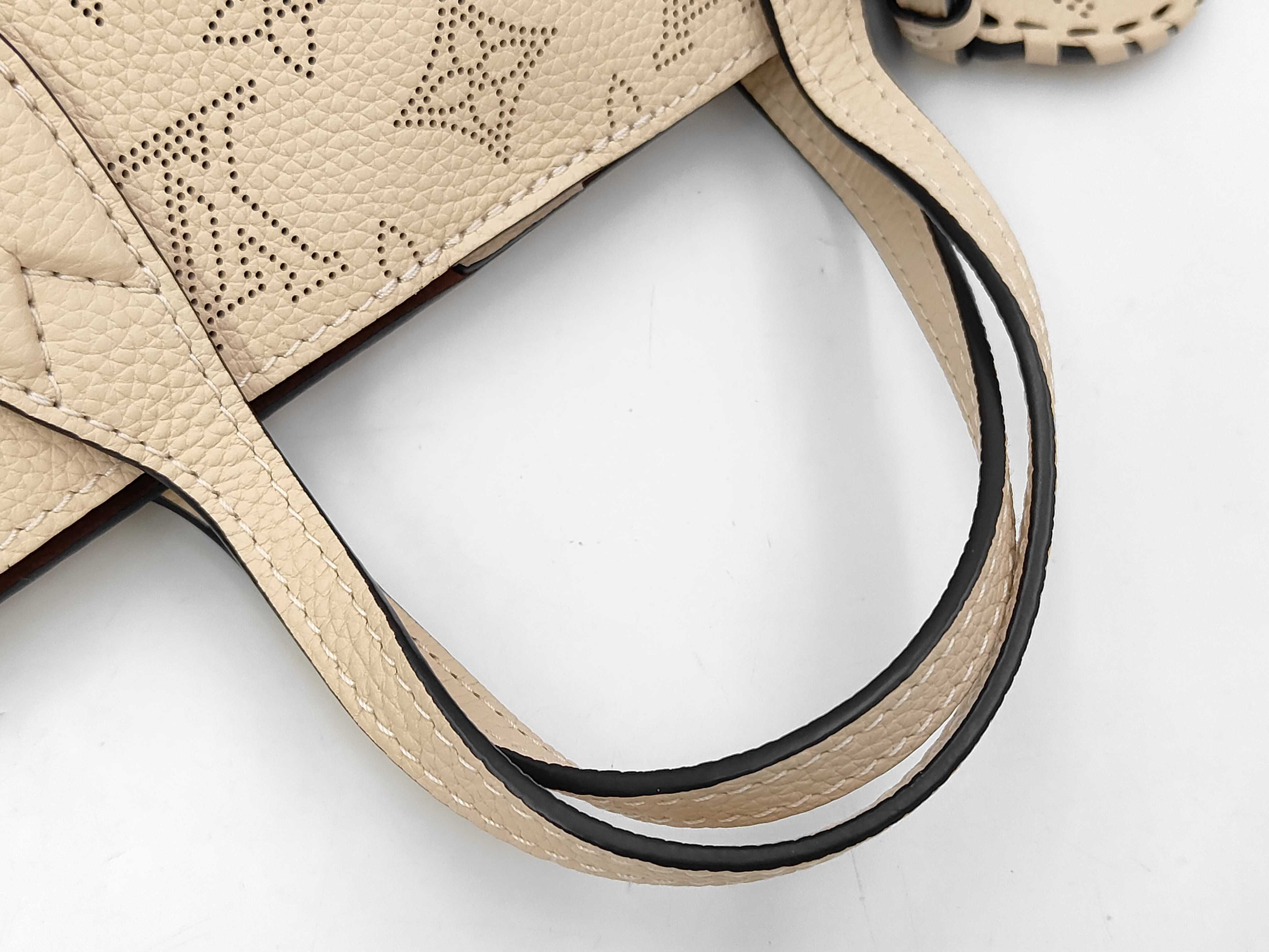 Mahina M21909 Blossom PM Tote Bag — view 5